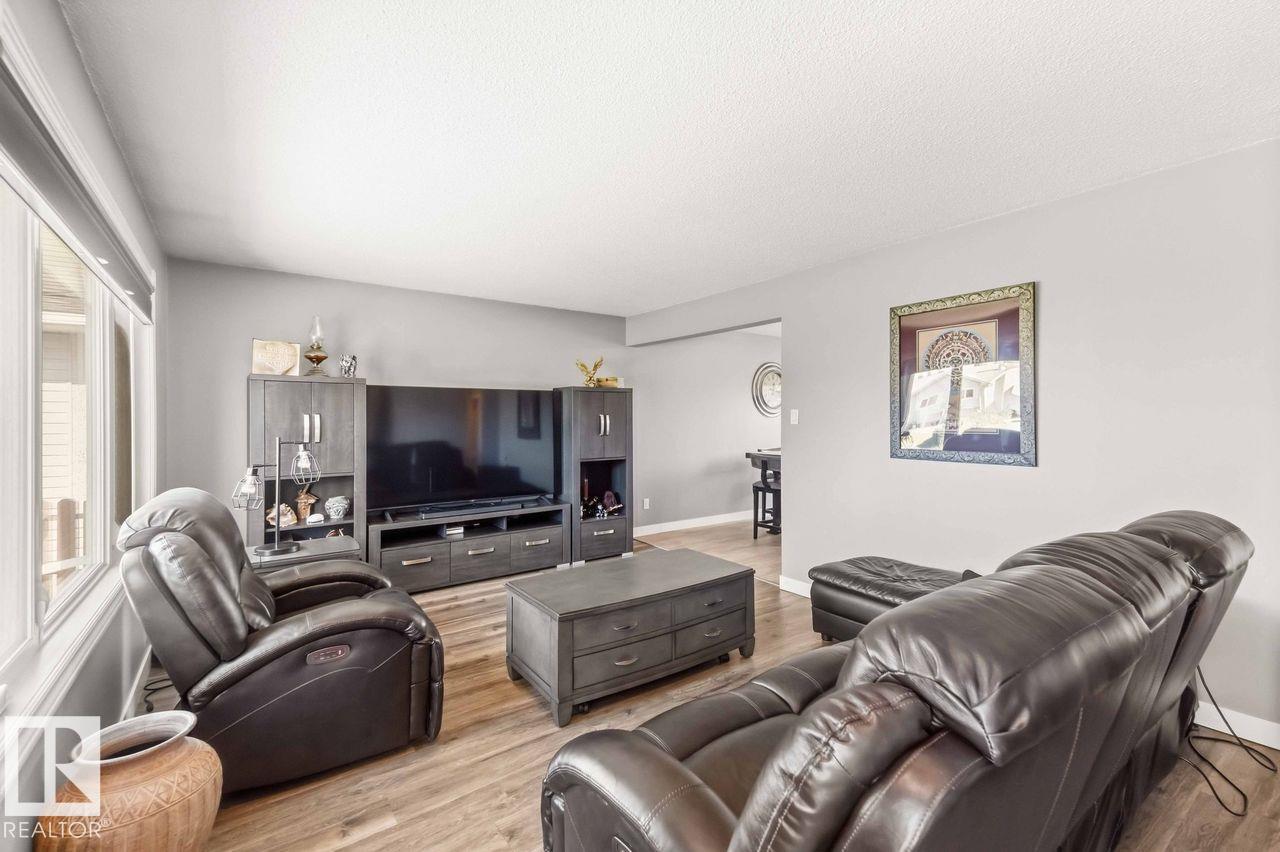 Photo 5 at 13427 83 Street NW, Glengarry, Edmonton