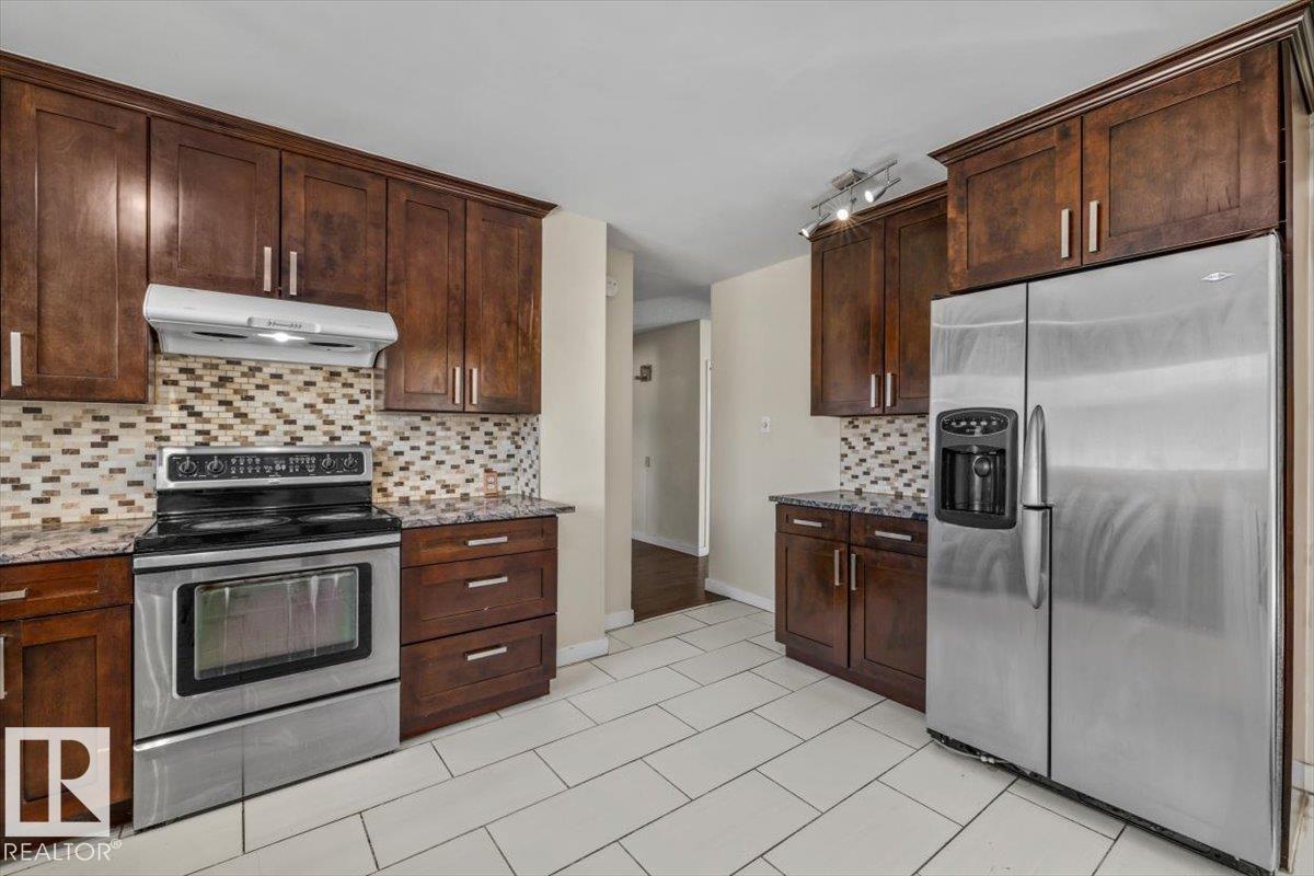 Photo 11 at 11516 44 Avenue NW, Royal Gardens, Edmonton
