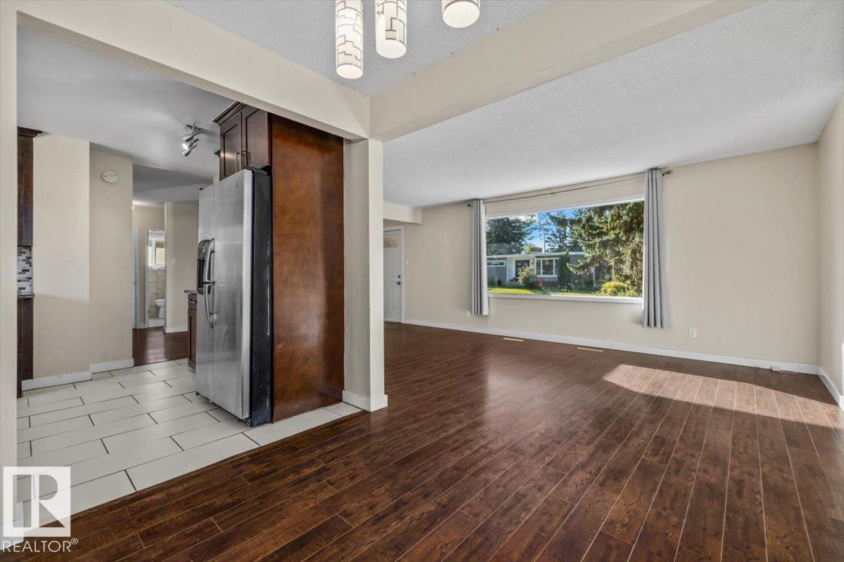 Photo 14 at 11516 44 Avenue NW, Royal Gardens, Edmonton