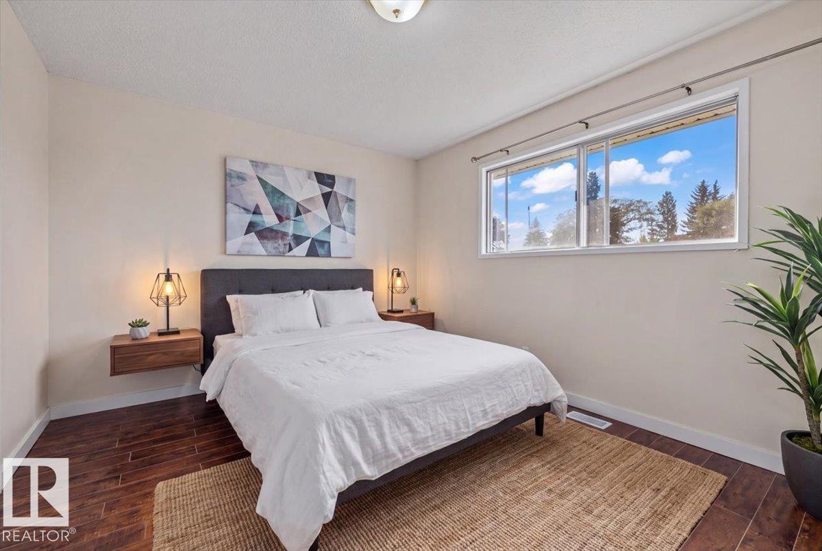 Photo 17 at 11516 44 Avenue NW, Royal Gardens, Edmonton
