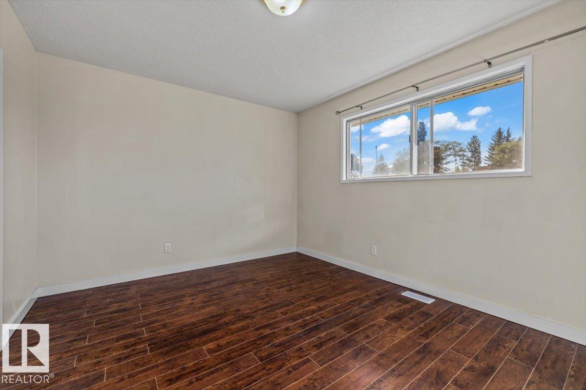 Photo 18 at 11516 44 Avenue NW, Royal Gardens, Edmonton