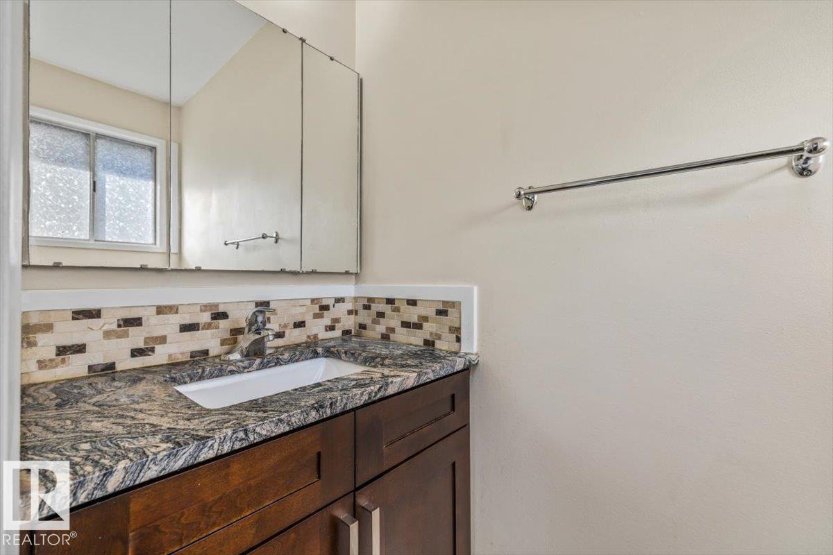 Photo 21 at 11516 44 Avenue NW, Royal Gardens, Edmonton