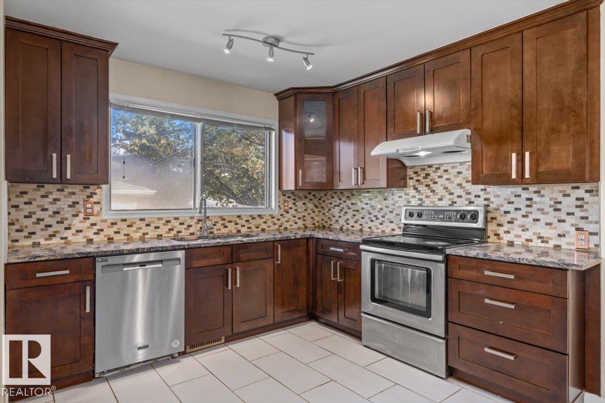 Photo 9 at 11516 44 Avenue NW, Royal Gardens, Edmonton