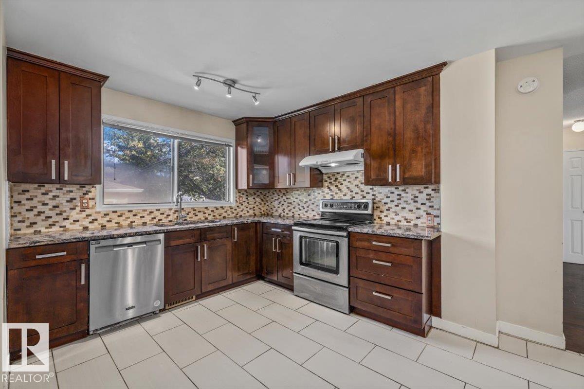 Photo 10 at 11516 44 Avenue NW, Royal Gardens, Edmonton