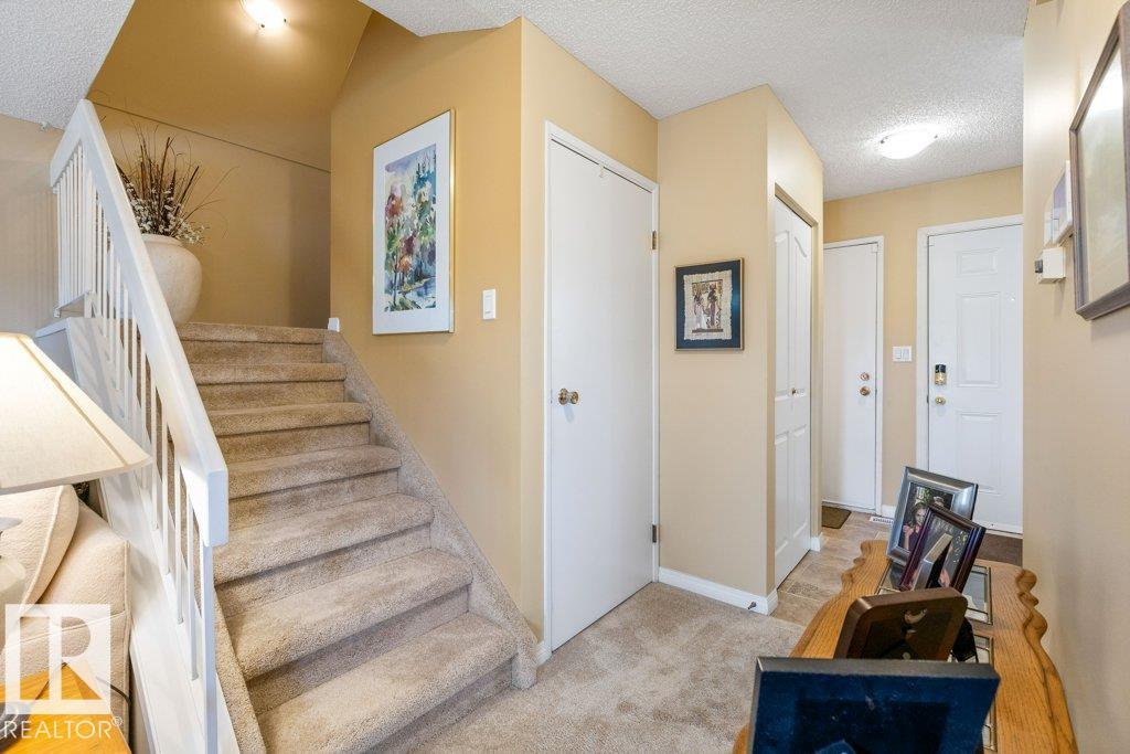 Photo 15 at 16919 95 Street NW, Lago Lindo, Edmonton