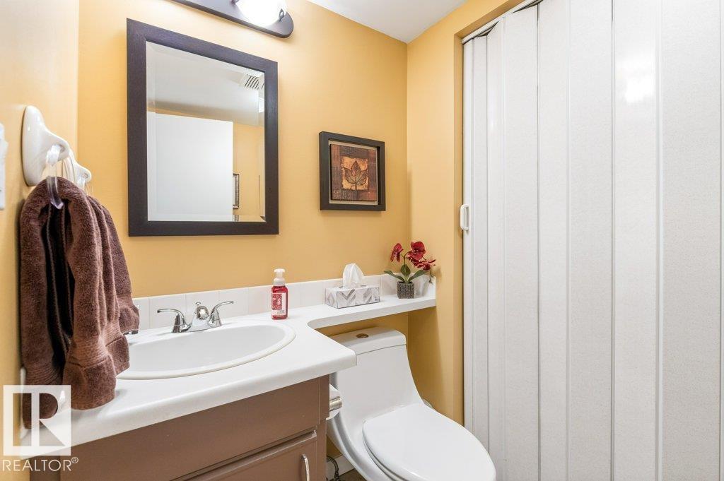 Photo 20 at 16919 95 Street NW, Lago Lindo, Edmonton