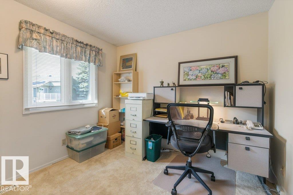 Photo 23 at 16919 95 Street NW, Lago Lindo, Edmonton