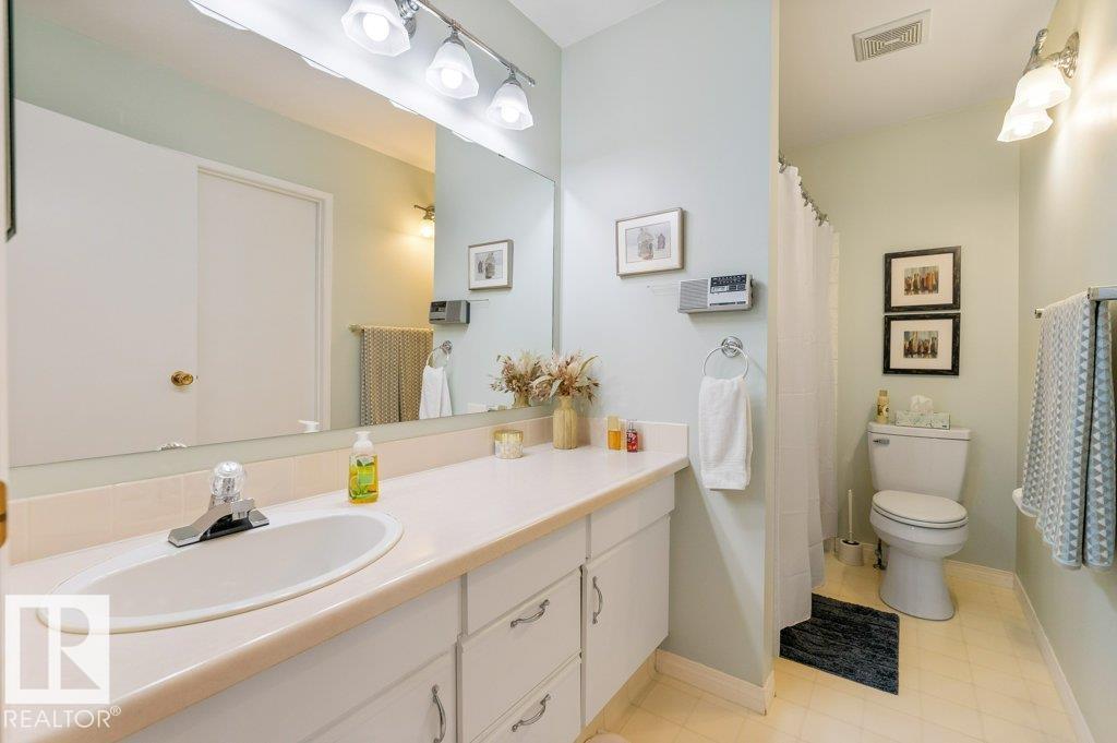 Photo 25 at 16919 95 Street NW, Lago Lindo, Edmonton