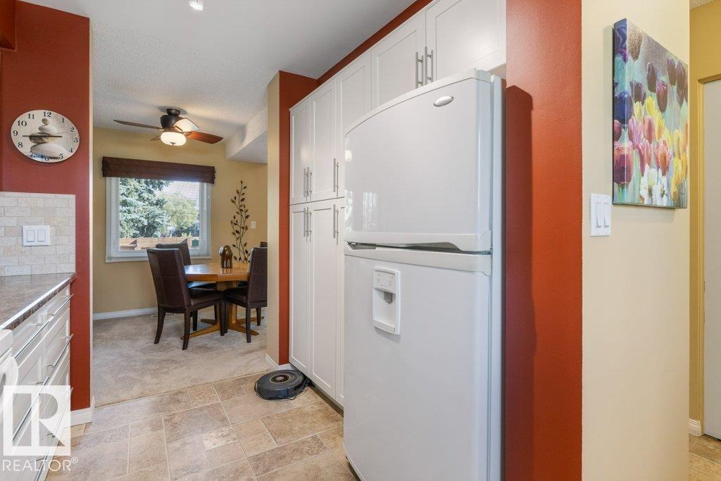 Photo 7 at 16919 95 Street NW, Lago Lindo, Edmonton