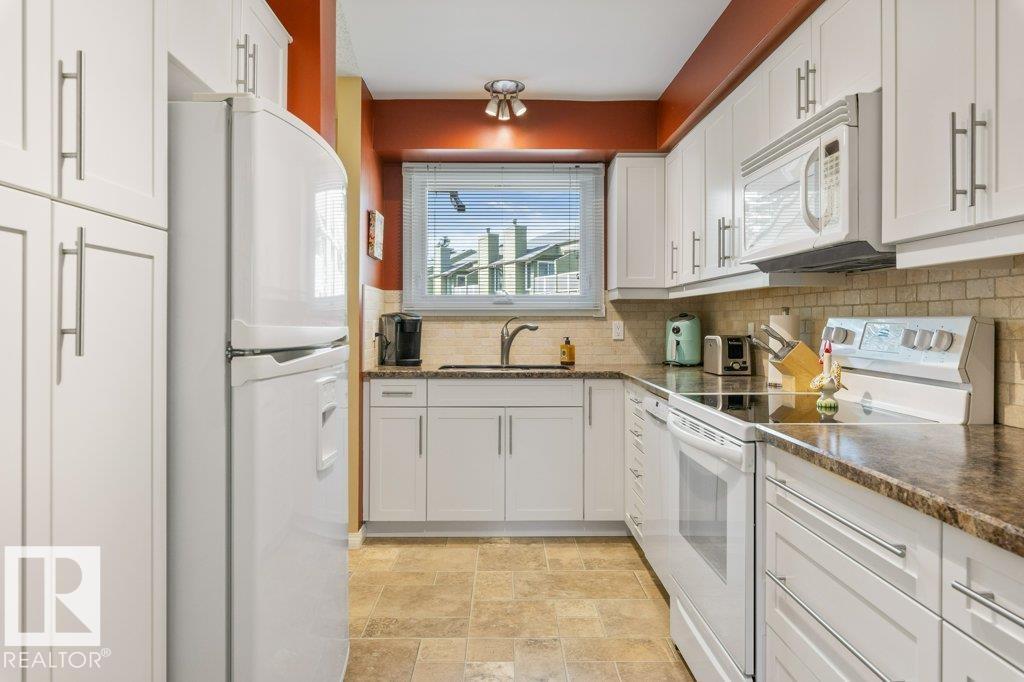 Photo 8 at 16919 95 Street NW, Lago Lindo, Edmonton