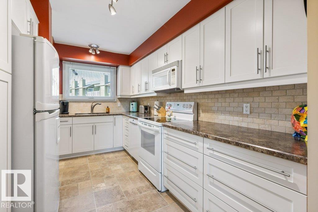 Photo 9 at 16919 95 Street NW, Lago Lindo, Edmonton