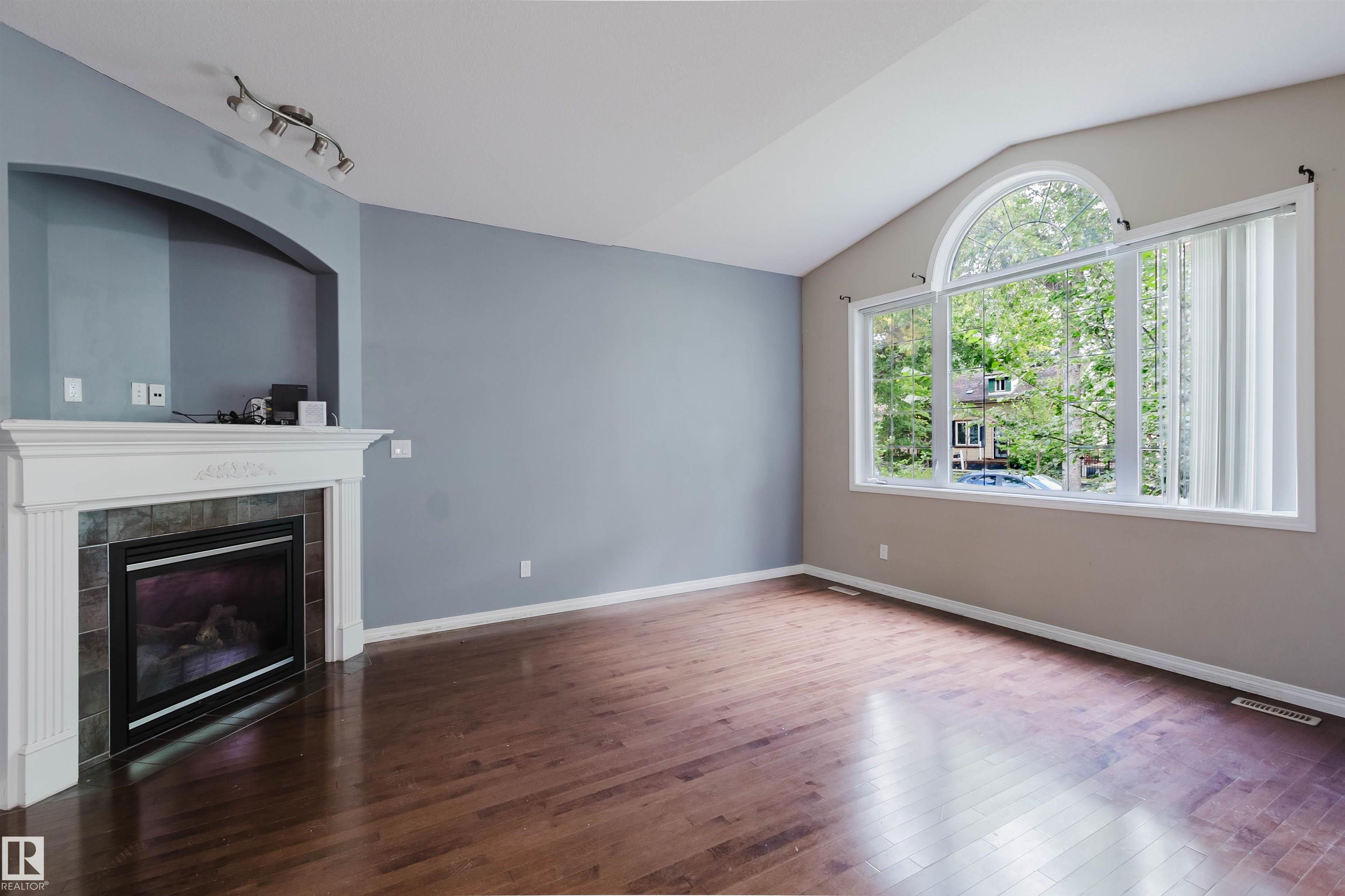 Photo 3 at 11608 96 Street NW, Alberta Avenue, Edmonton