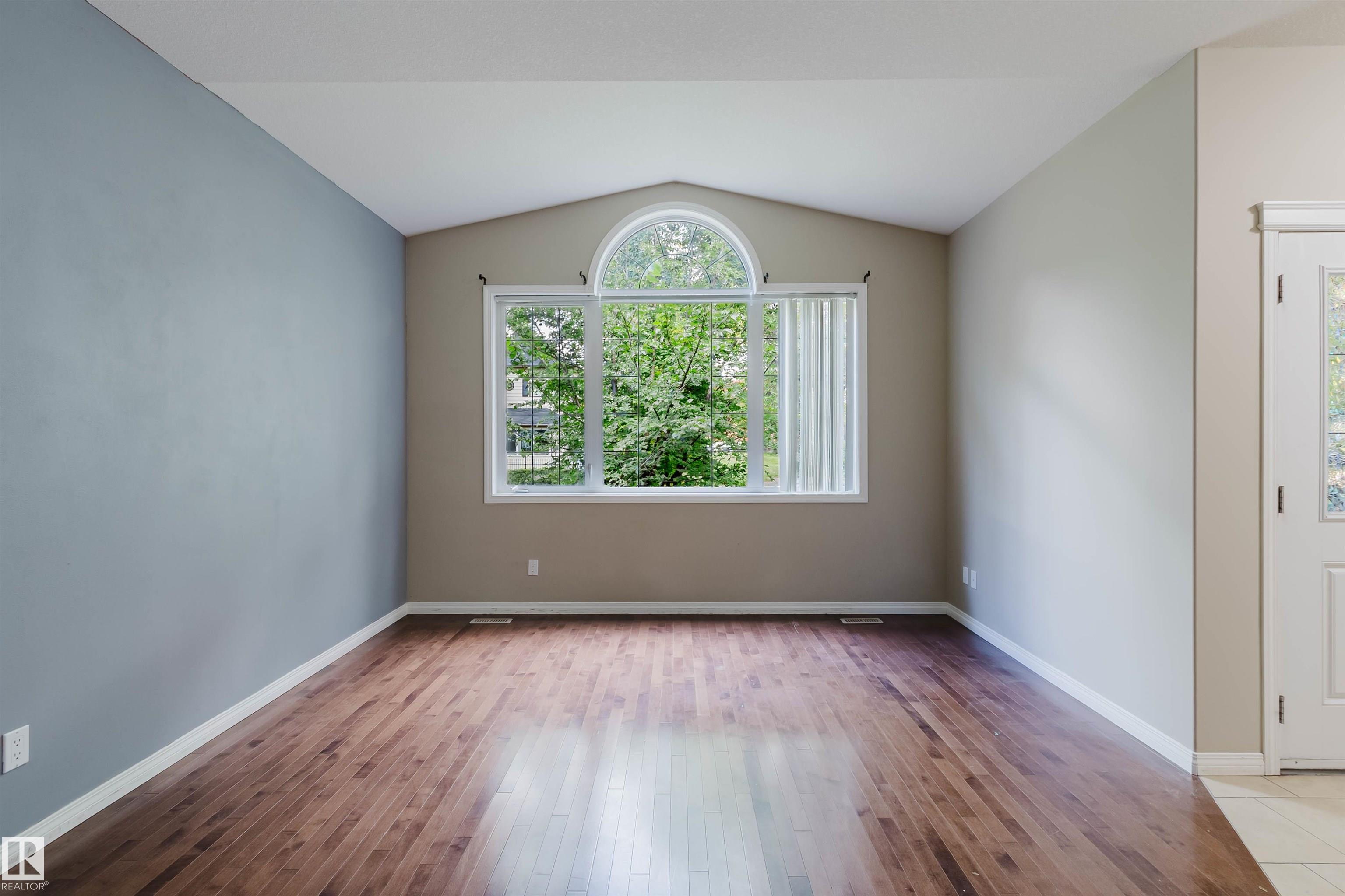 Photo 4 at 11608 96 Street NW, Alberta Avenue, Edmonton