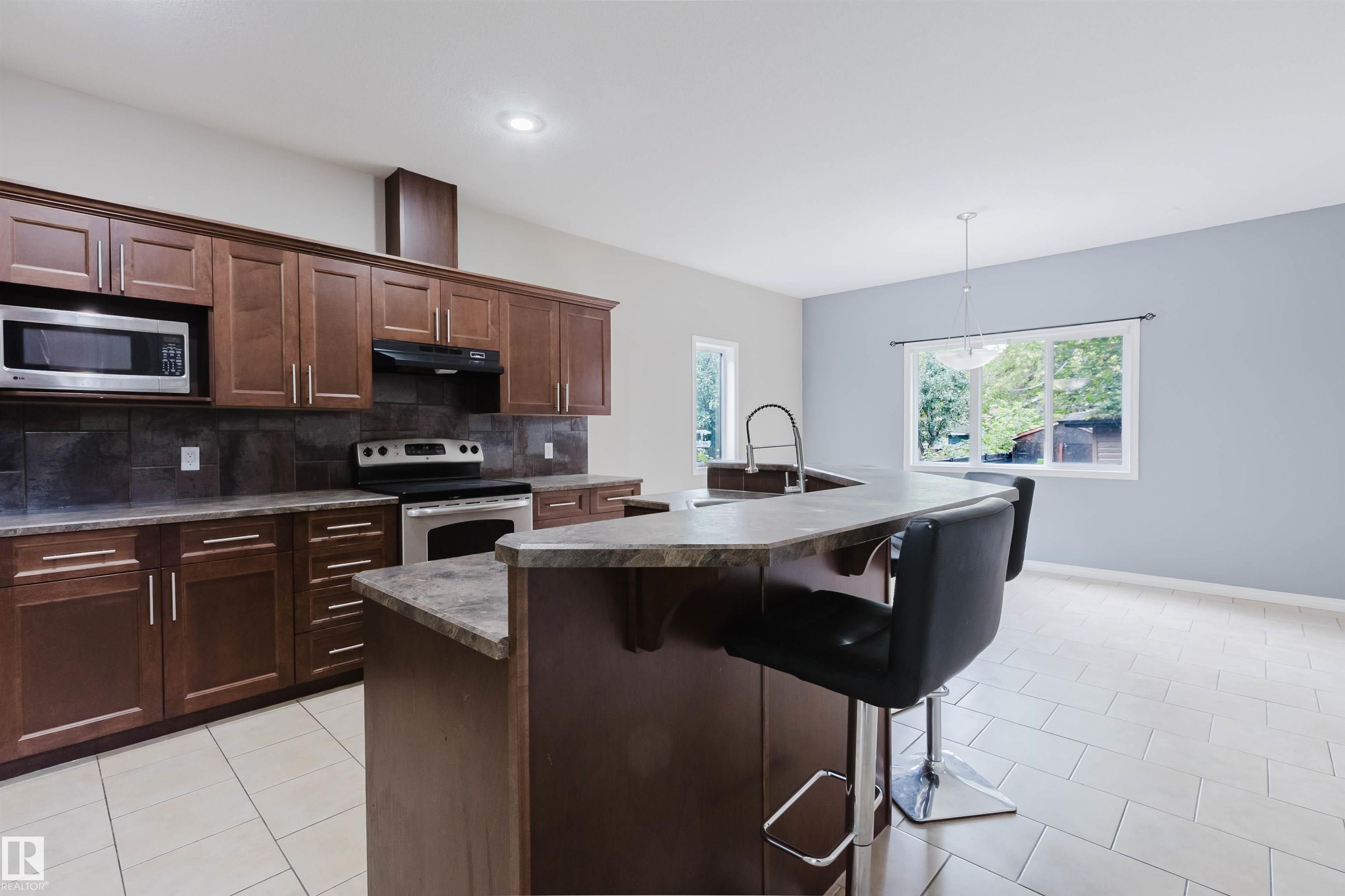 Photo 8 at 11608 96 Street NW, Alberta Avenue, Edmonton