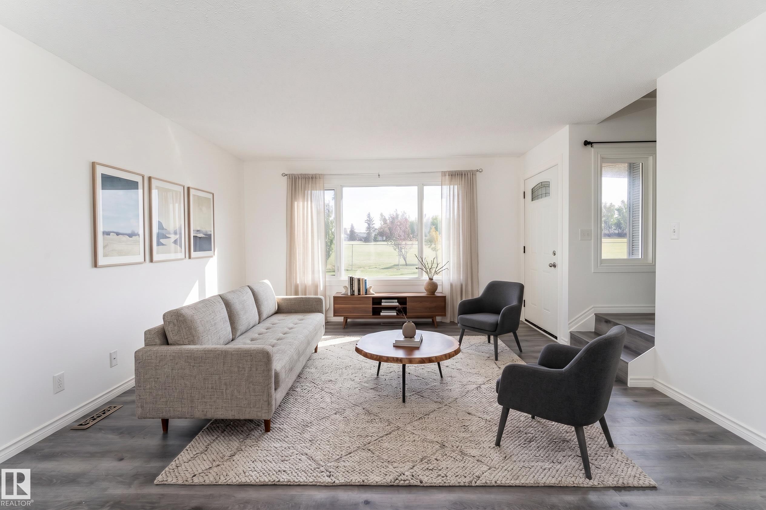 11363 22 AV NW, Edmonton, AB T6J 4V8