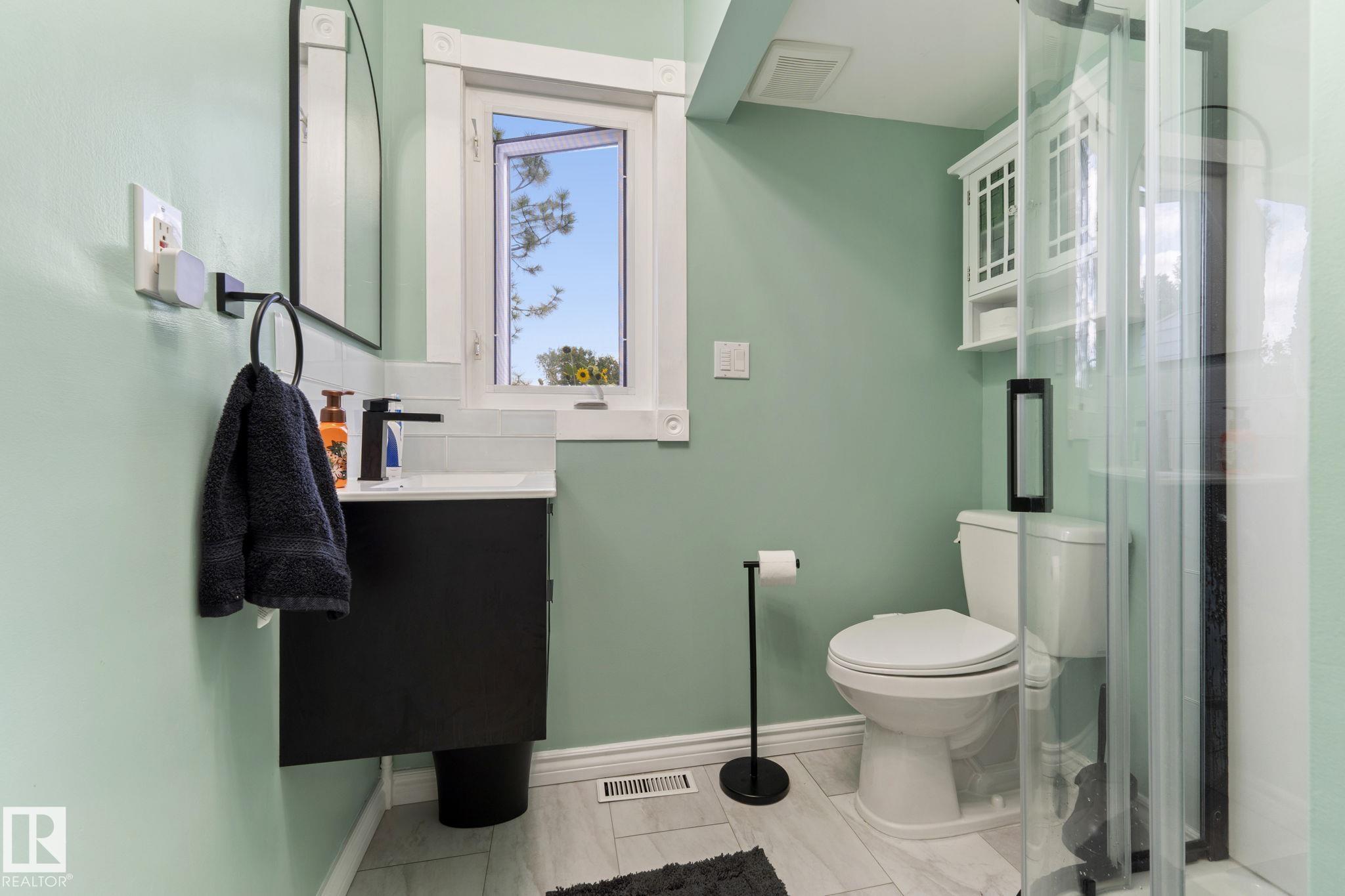 Photo 22 at 11331 60 Street NW, Highlands, Edmonton