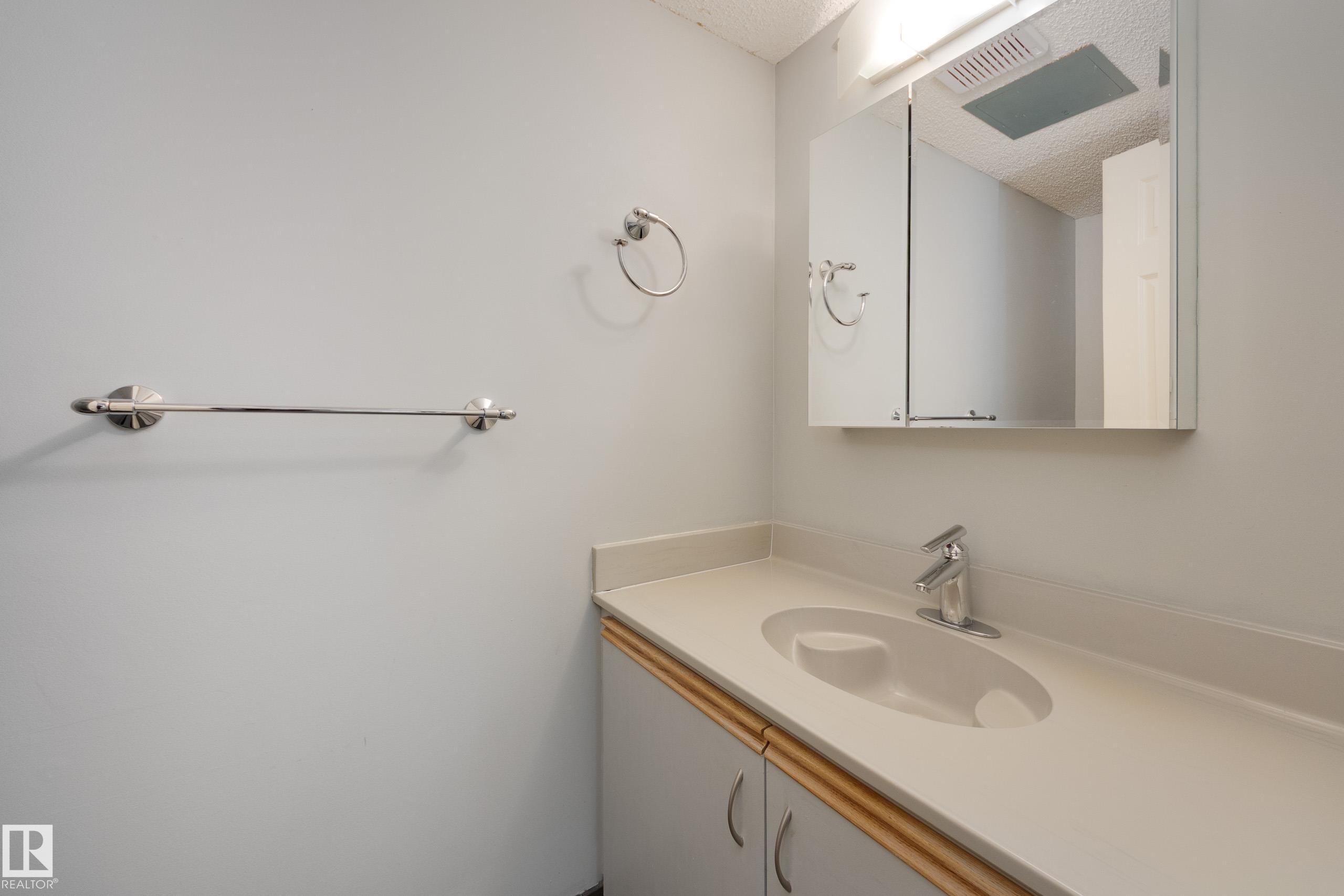 https://zimg.paragon.ice.com/ParagonImages/Property/PM/RAE/225422610/39/0/0/642f6196af5dc2ddd86a7a476b611d21/1/af276faabcae5ad32acc39b9234a2433/225422610-2f42cb3c-b908-4b8f-9a12-c6ec8c4925c1.JPG