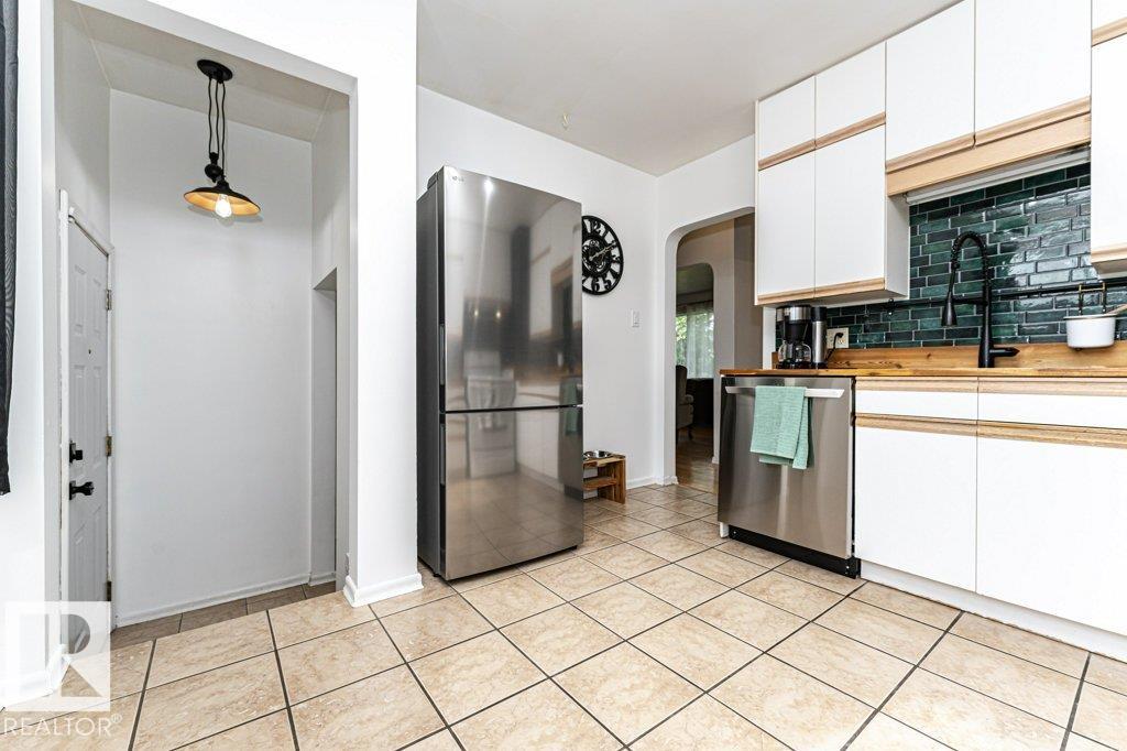 https://zimg.paragon.ice.com/ParagonImages/Property/PM/RAE/225422689/16/0/0/5d9892e6b66ff53301b4687c1f141010/1/36efbbfc333d2e638ff6249748b0194a/225422689-7688a937-f2e4-4abd-b174-0e4e86cdc03c.JPG