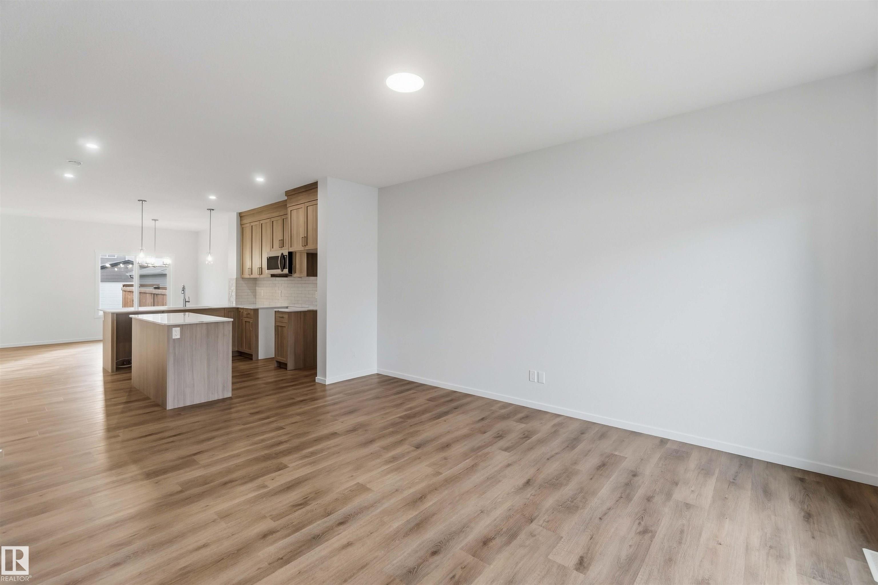 https://zimg.paragon.ice.com/ParagonImages/Property/PM/RAE/225422863/19/0/0/7e5361d9d4c740e83712e3dcb86d3eda/1/c089f37afa5974cb49967ed310bcc99f/225422863-3be84616-e7a7-4d25-b2ff-4f452f7c7610.JPG