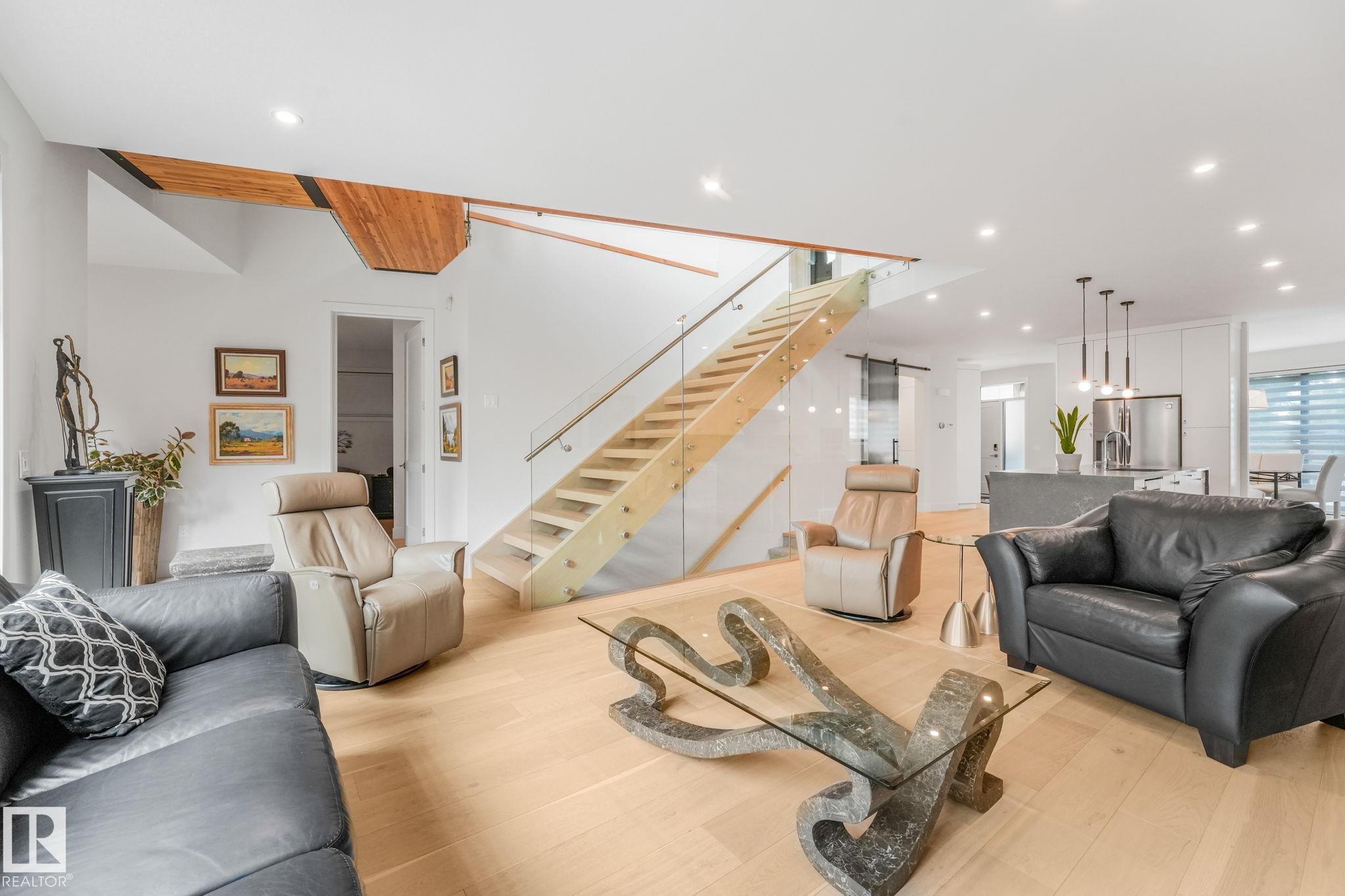https://zimg.paragon.ice.com/ParagonImages/Property/PM/RAE/225423005/17/0/0/d2ec2034e9c178415727f9a5ce8854e0/1/73272607b235a15b563f0abdaa3a0d53/225423005-B49FD951-3D09-4AE0-912A-C7B2F84723BA.JPG