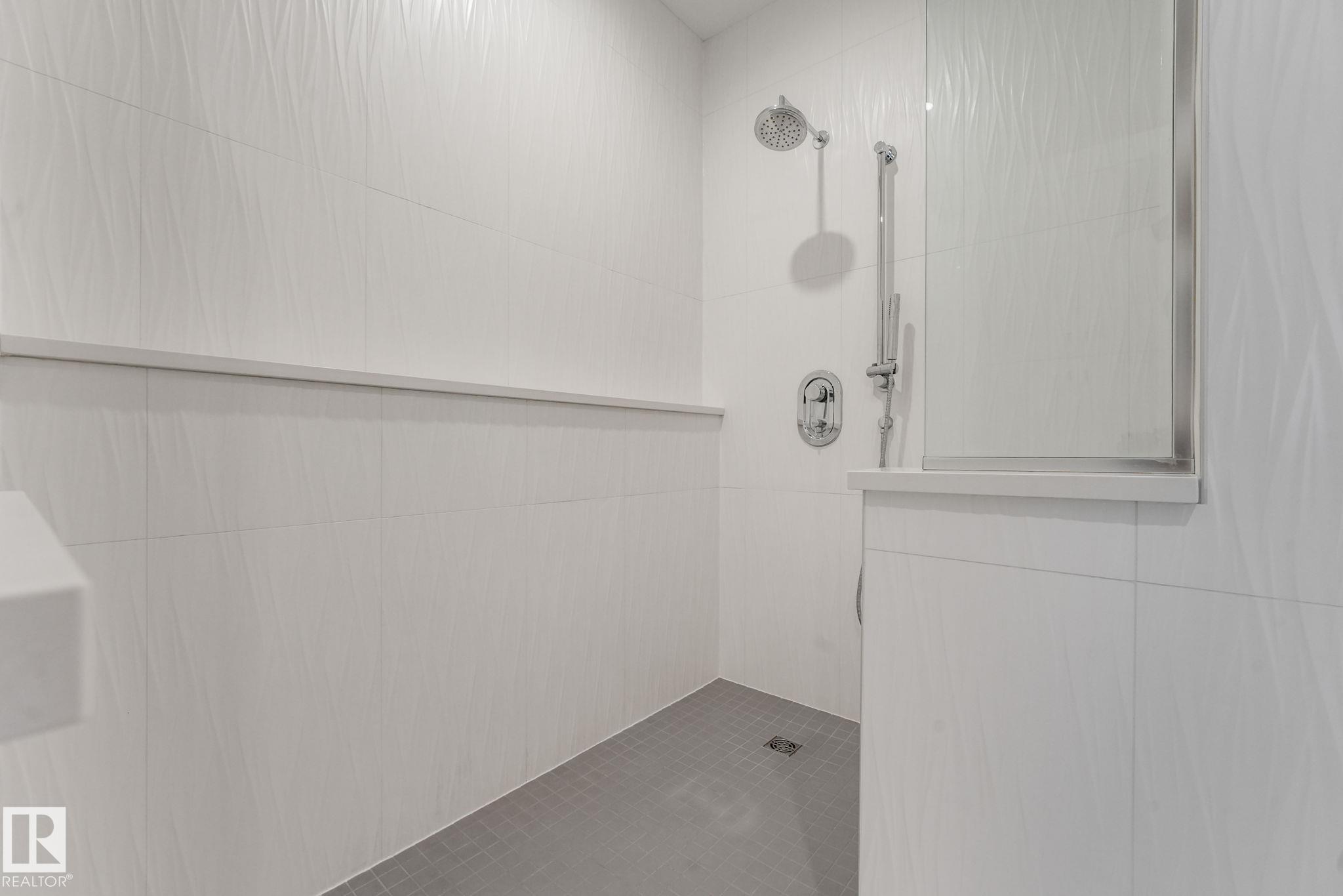 https://zimg.paragon.ice.com/ParagonImages/Property/PM/RAE/225423005/30/0/0/2199fb6734d8eddb1c19e8a7d8f7bd0c/1/73272607b235a15b563f0abdaa3a0d53/225423005-B1B890E7-08D0-4A12-A6E8-8CCBDF8B8925.JPG