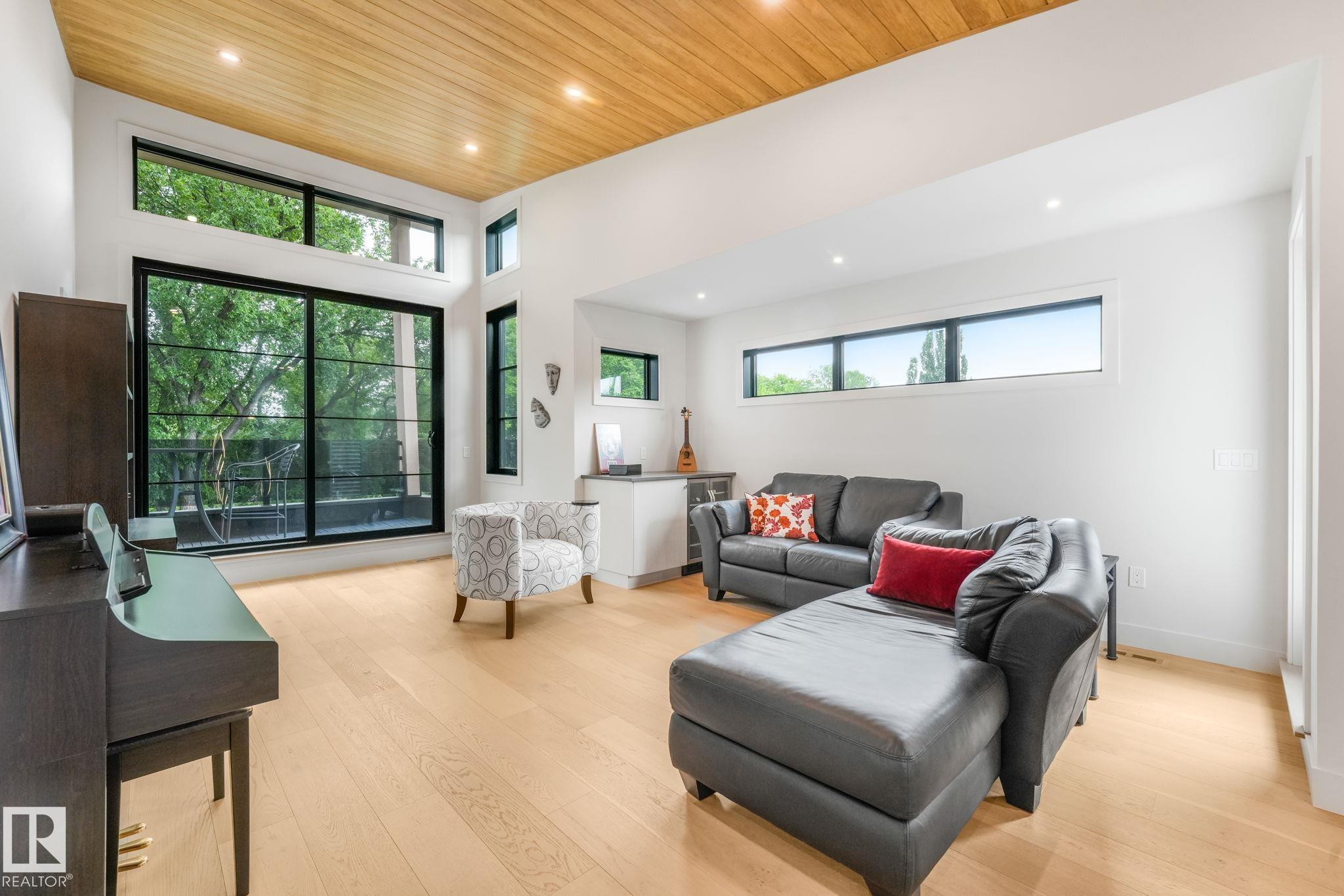 https://zimg.paragon.ice.com/ParagonImages/Property/PM/RAE/225423005/34/0/0/a3b5ca874c6343c9d8f674e9993ff9c3/1/73272607b235a15b563f0abdaa3a0d53/225423005-B0FD795A-F2AE-4C09-898B-ED8E410DE443.JPG