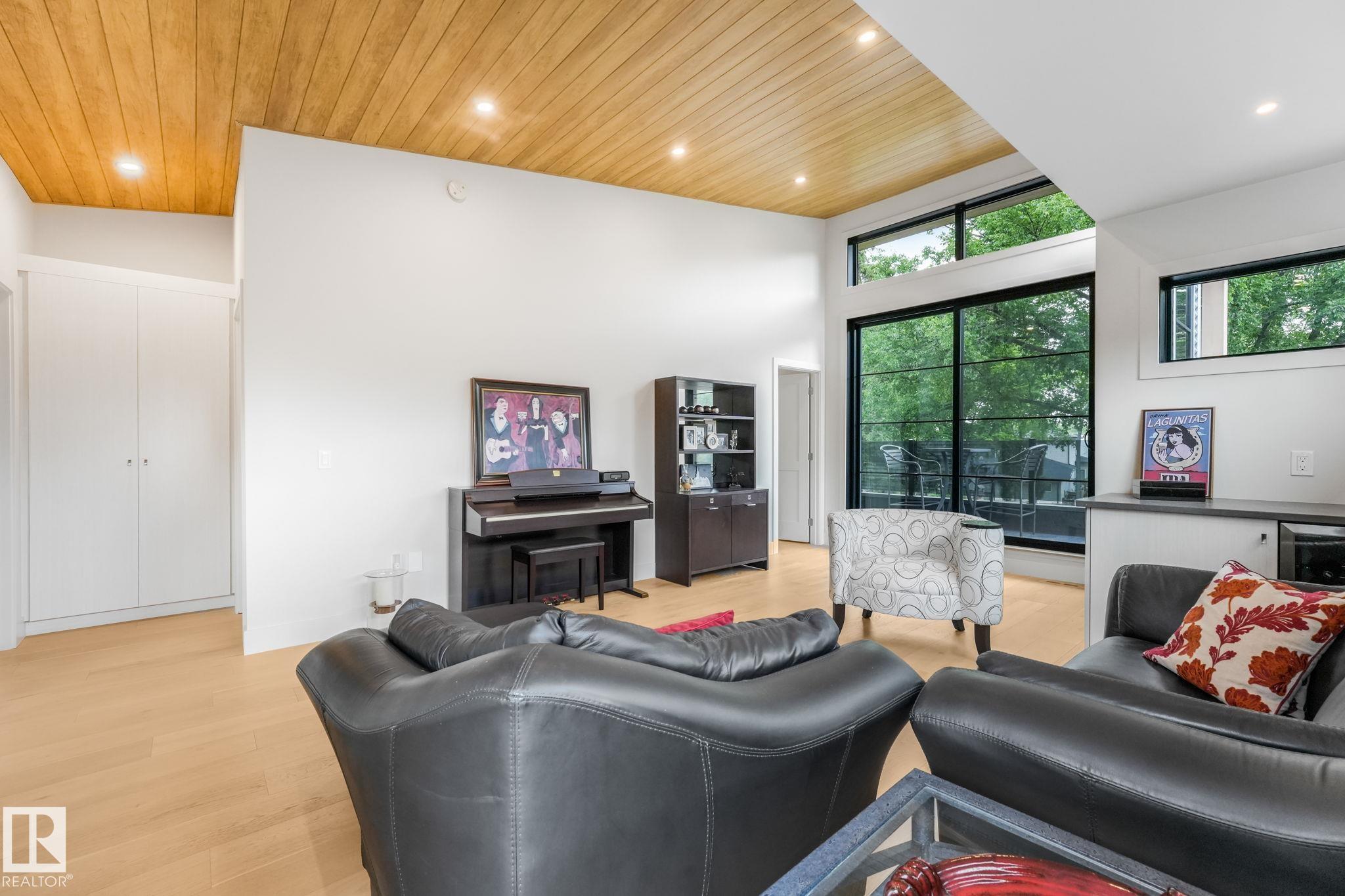 https://zimg.paragon.ice.com/ParagonImages/Property/PM/RAE/225423005/37/0/0/e55586ddba64f0b0dd2c6869bc67a995/1/73272607b235a15b563f0abdaa3a0d53/225423005-83959E7E-DFAE-491B-A73C-E619562DFCAB.JPG