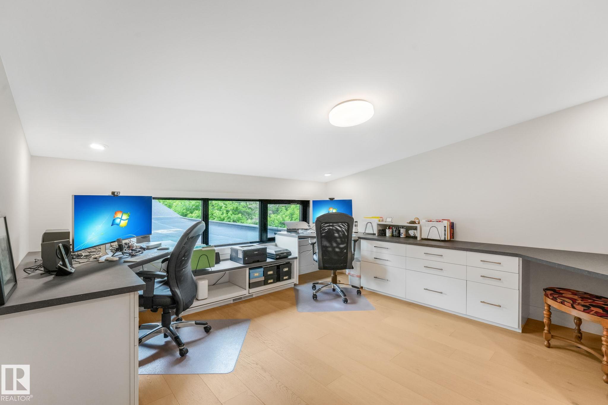 https://zimg.paragon.ice.com/ParagonImages/Property/PM/RAE/225423005/51/0/0/f0d7603c78afb1201364e2adc9187309/1/73272607b235a15b563f0abdaa3a0d53/225423005-21472CFB-1BBB-4A7F-AB23-42B063C38834.JPG