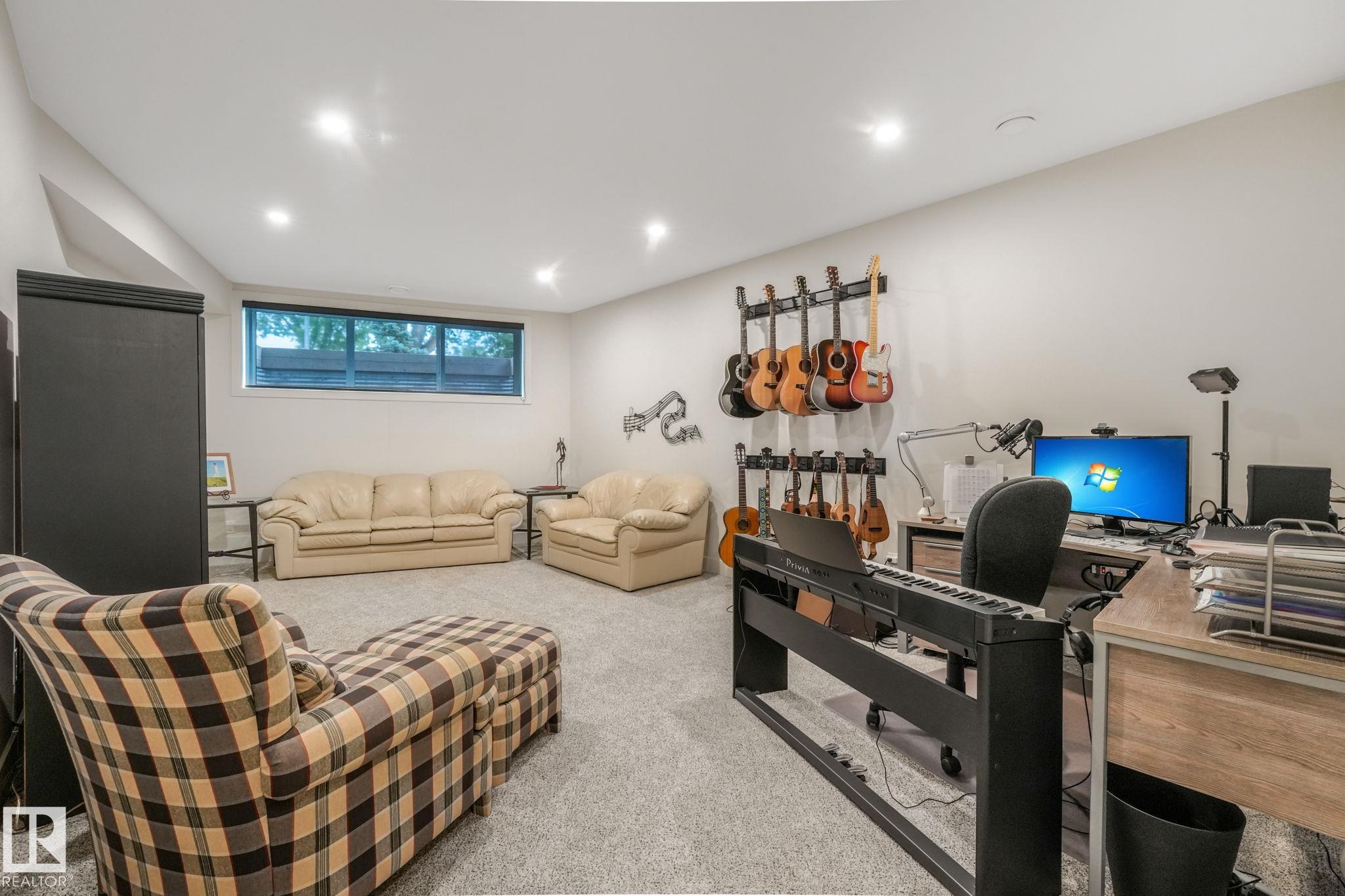 https://zimg.paragon.ice.com/ParagonImages/Property/PM/RAE/225423005/55/0/0/80e1ad6012ceead20910165c2553aab4/1/73272607b235a15b563f0abdaa3a0d53/225423005-4548804D-ECB7-4BE1-ABF3-0201CDD8B185.JPG