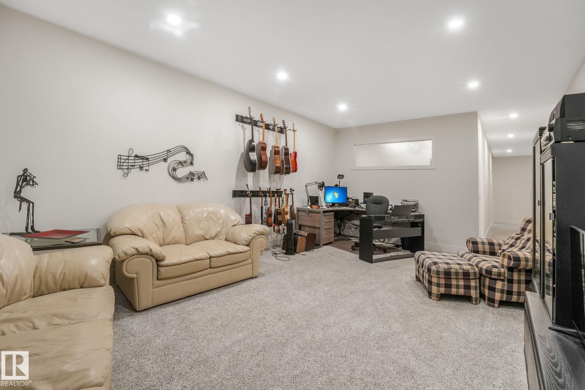 https://zimg.paragon.ice.com/ParagonImages/Property/PM/RAE/225423005/56/0/0/4640c02e1b602d53114ca19501364a93/1/73272607b235a15b563f0abdaa3a0d53/225423005-0963C24F-35EC-4BE8-97BF-14FB1C65D1F1.JPG