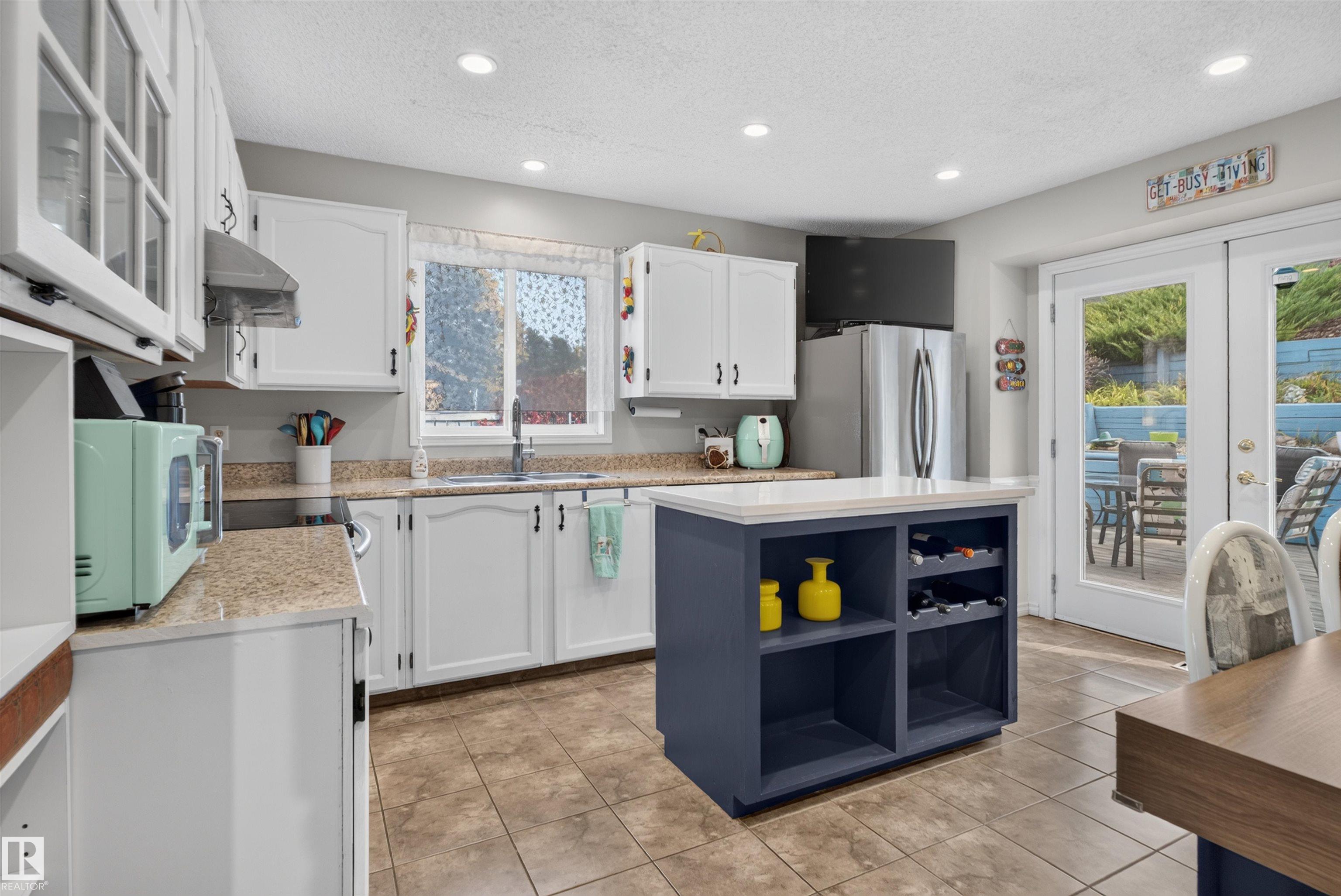 https://zimg.paragon.ice.com/ParagonImages/Property/PM/RAE/225423029/25/0/0/150b411c5d5ba8687538043afbee4c4a/1/1f34f1d6fc755af1771c5a80b1b8c969/225423029-93210891-cbb0-4ec2-97b6-e7a3c04a6140.JPG