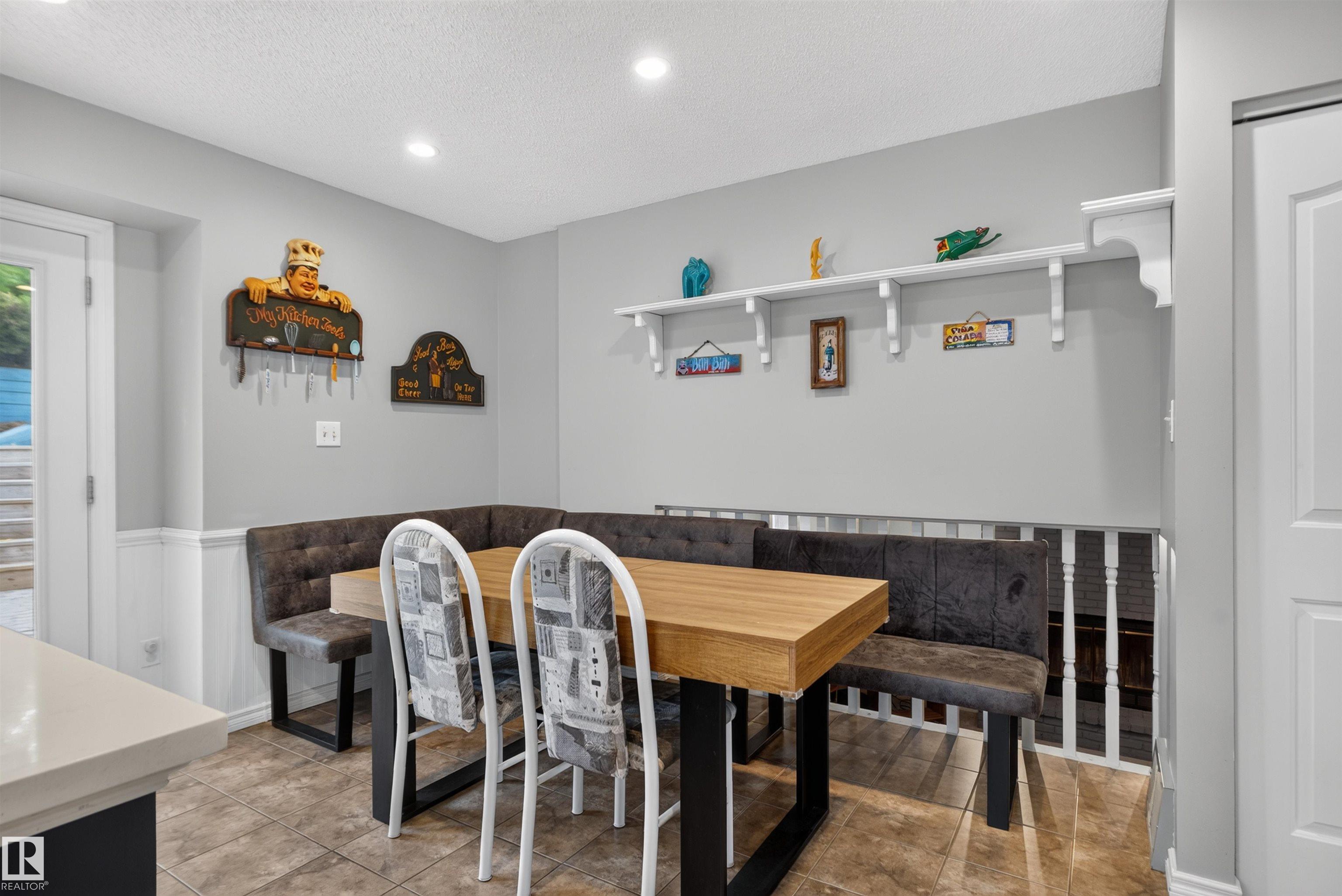 https://zimg.paragon.ice.com/ParagonImages/Property/PM/RAE/225423029/8/0/0/fd6b6cacb41130d2aa7ca82dadcebfb2/1/1f34f1d6fc755af1771c5a80b1b8c969/225423029-fd886e08-4ebc-4610-ab05-6b48f2055958.JPG