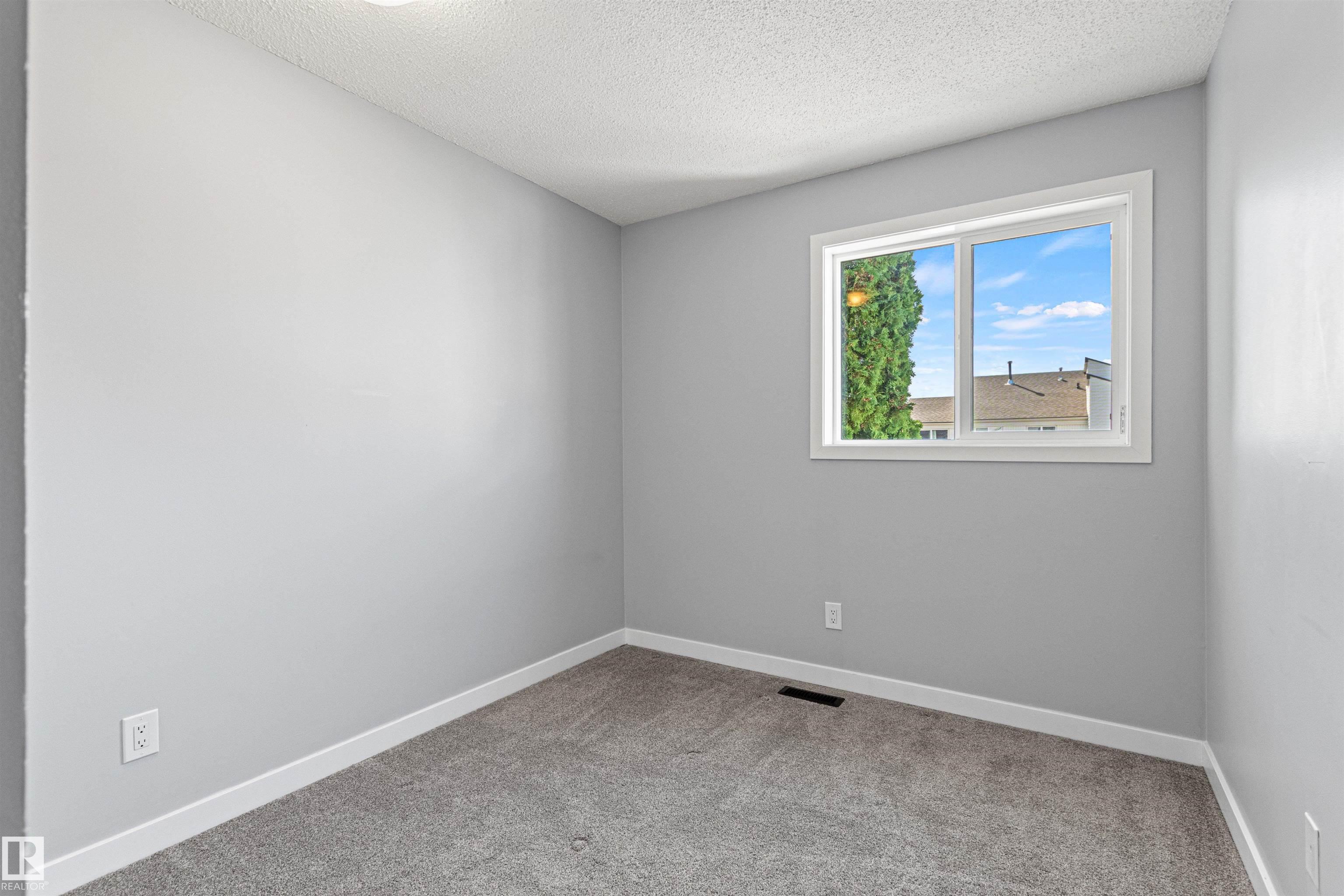 https://zimg.paragon.ice.com/ParagonImages/Property/PM/RAE/225423097/20/0/0/a8140cd9ed585fde3f710228fc5e1aec/1/8b69b6d1ba0214c87cf84ffc1729d3fd/225423097-c01e4204-a5c6-46c3-96fb-c2a5b7d5da3d.JPG