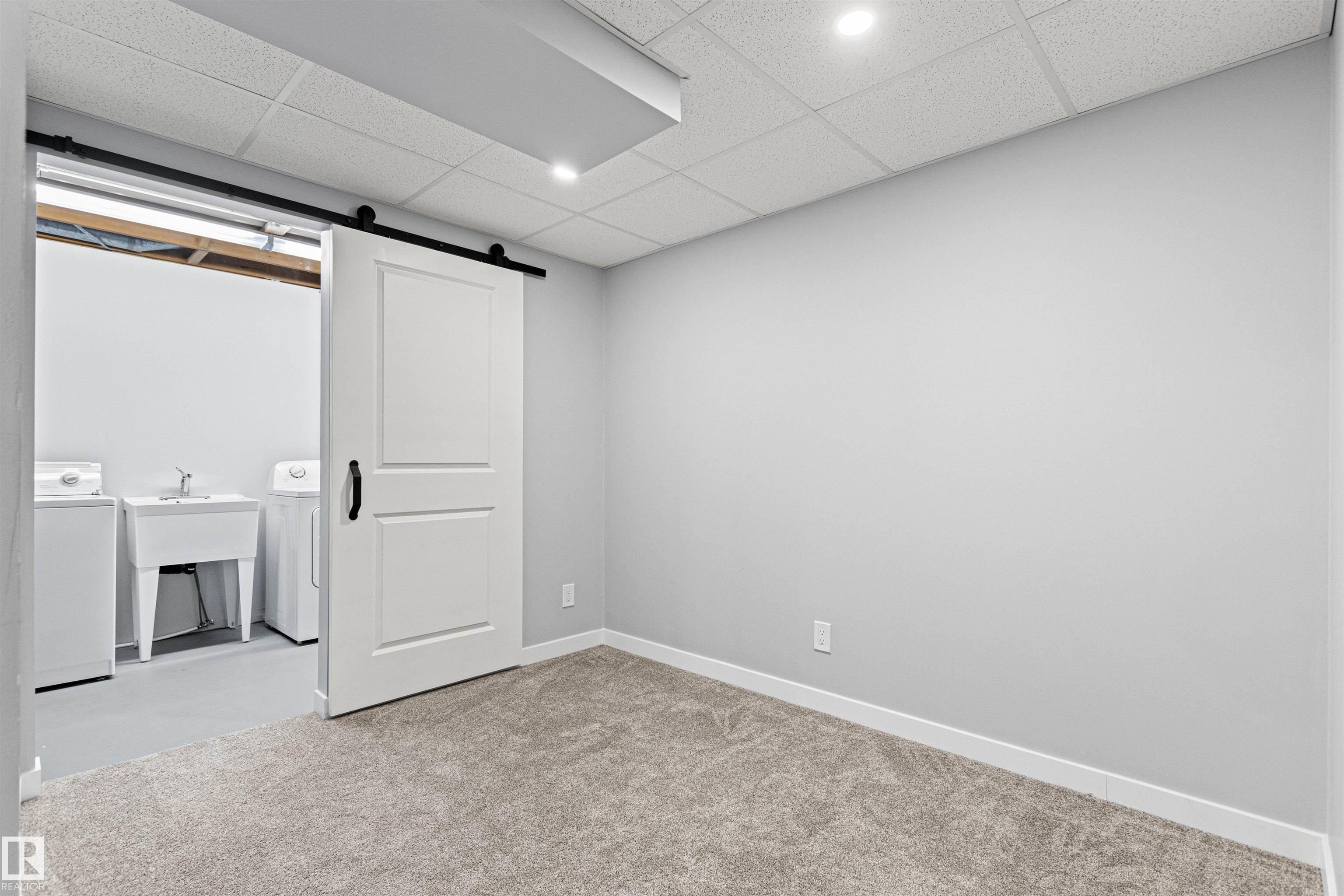 https://zimg.paragon.ice.com/ParagonImages/Property/PM/RAE/225423097/29/0/0/25550aba32a0f1b90db0c0944e0357c7/1/8b69b6d1ba0214c87cf84ffc1729d3fd/225423097-6604678b-01df-44cc-8a1b-eef3bc331bae.JPG
