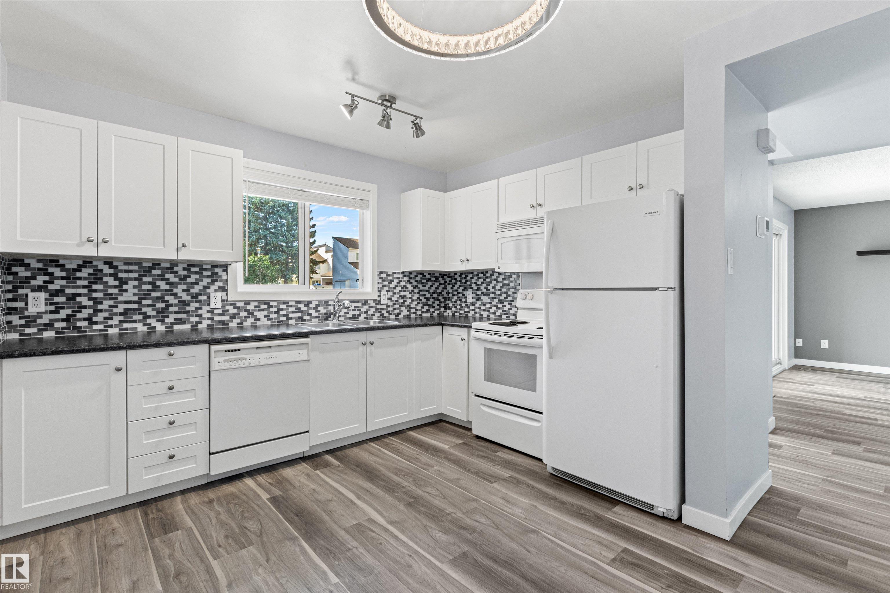 https://zimg.paragon.ice.com/ParagonImages/Property/PM/RAE/225423097/6/0/0/174ffb130340e1871967f56670d90605/1/8b69b6d1ba0214c87cf84ffc1729d3fd/225423097-e294a30a-3d34-4cc9-b0e8-7f44a06fc739.JPG