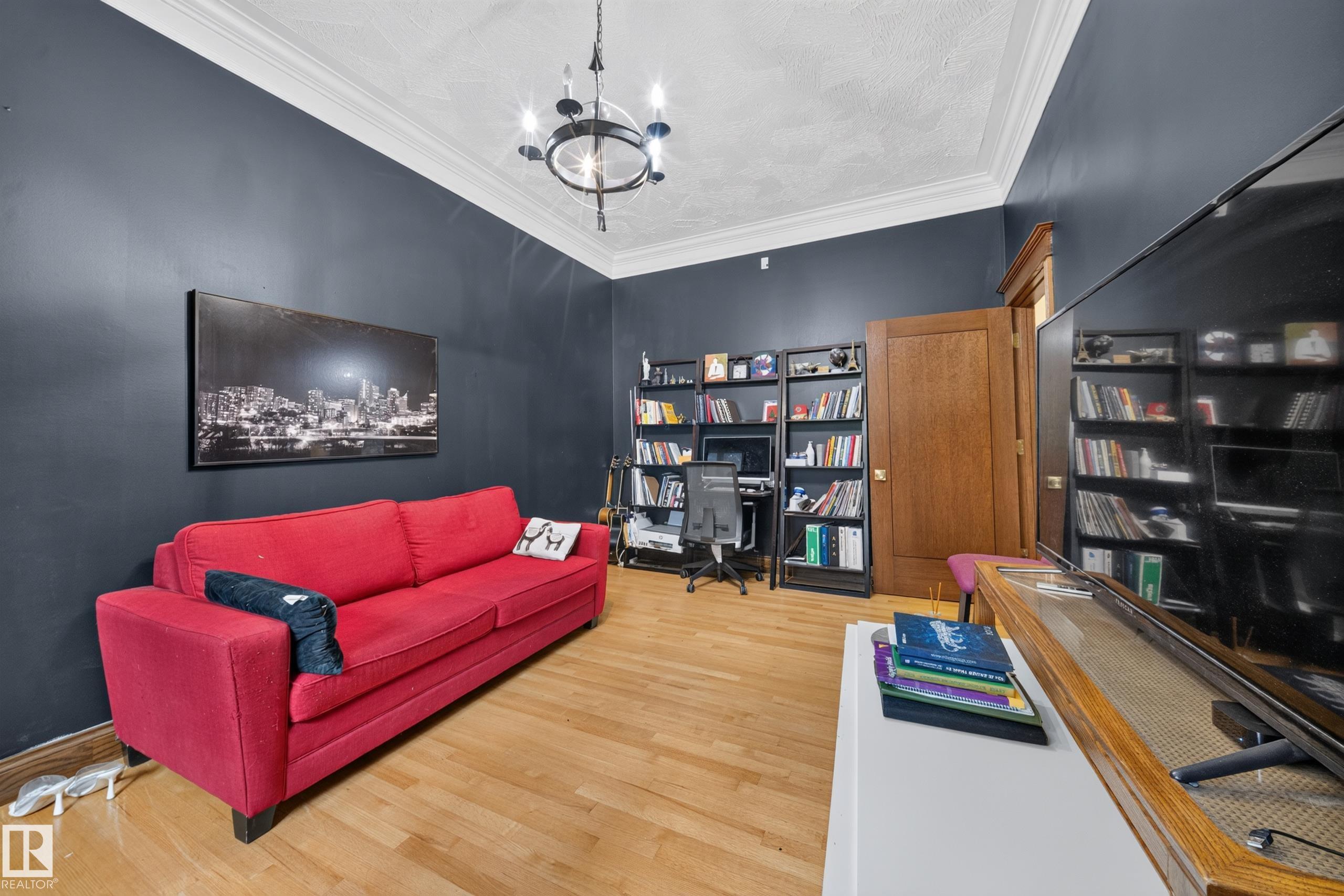 https://zimg.paragon.ice.com/ParagonImages/Property/PM/RAE/225423364/16/0/0/40739cd7b619fab79b522695b9906864/1/ed93fd21b60e3d36f66a9d1109638d68/225423364-ac10ed5e-e8c3-4e98-810a-f75836821320.JPG