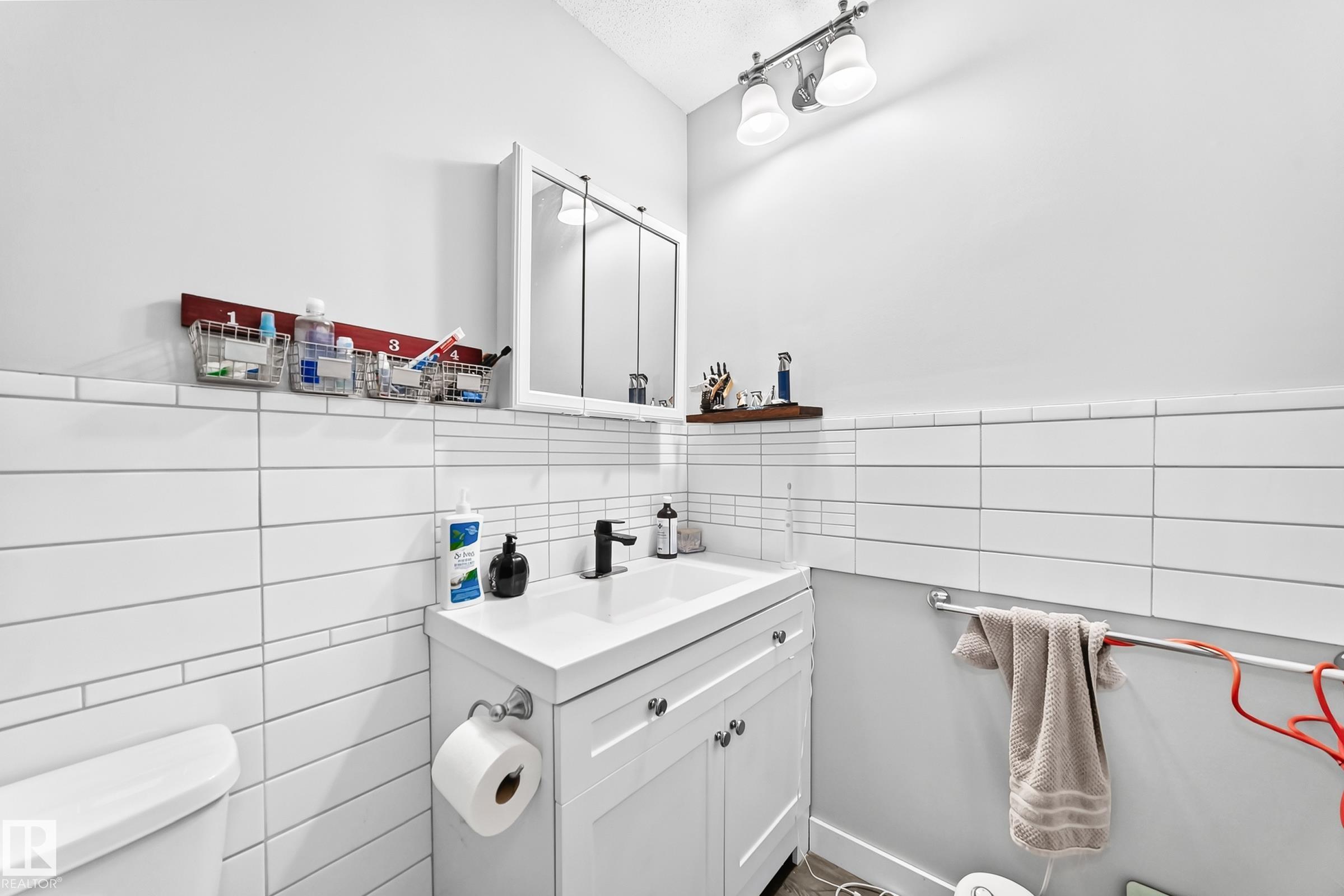 https://zimg.paragon.ice.com/ParagonImages/Property/PM/RAE/225423384/30/0/0/29673db4a959623ed355254c30c80f95/1/55b03bf71892dc080e0d1937c063689d/225423384-ba2bf809-4848-4cf1-9f0c-21fbcfd3b853.JPG