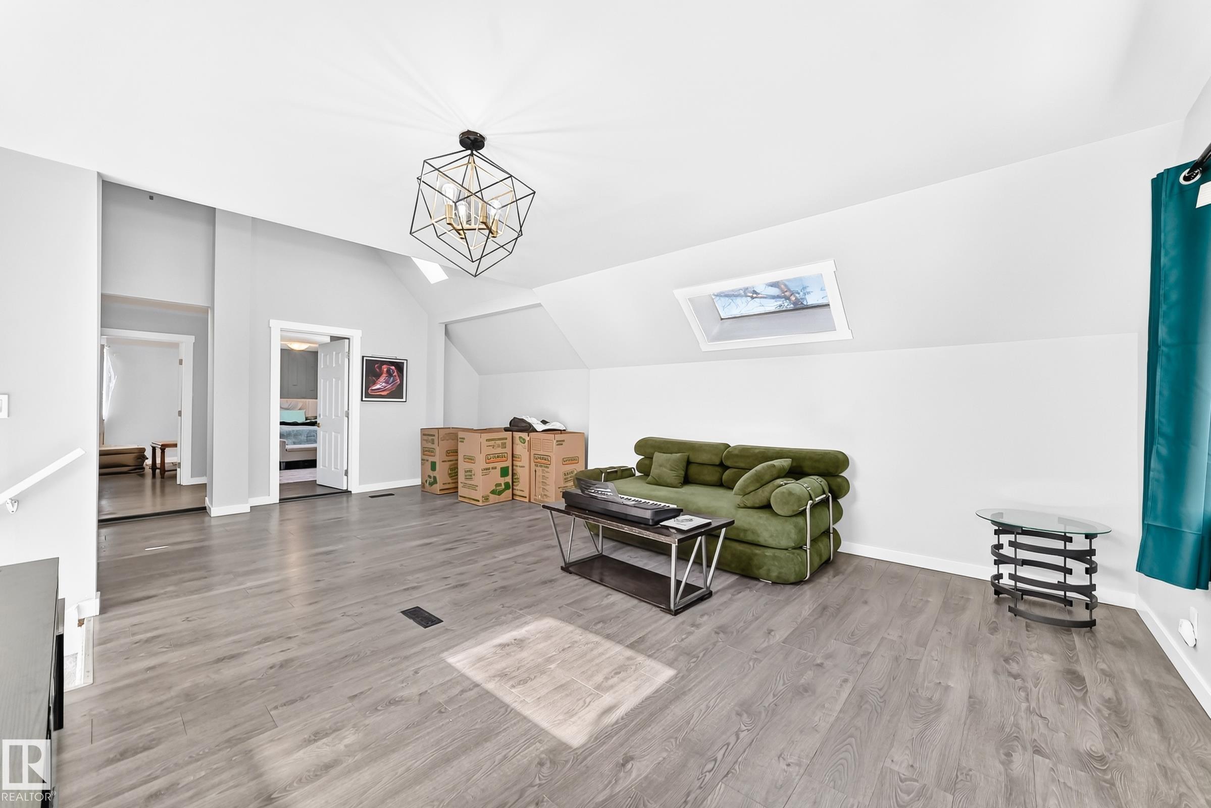 https://zimg.paragon.ice.com/ParagonImages/Property/PM/RAE/225423384/38/0/0/207e7e592aa13892fcd0825ac9c9d13e/1/55b03bf71892dc080e0d1937c063689d/225423384-c8a83b5f-a09b-4666-a6cf-a522a6d8350c.JPG