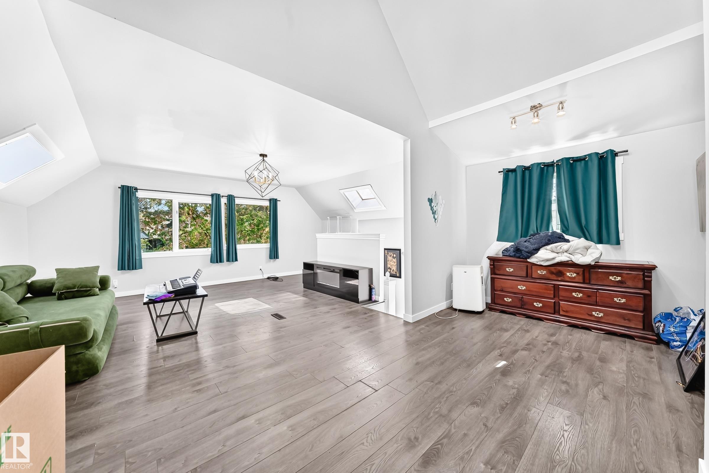 https://zimg.paragon.ice.com/ParagonImages/Property/PM/RAE/225423384/39/0/0/ae52bcaacea25aa3951939a3d511cf77/1/55b03bf71892dc080e0d1937c063689d/225423384-0a8ac499-80bf-4704-ae06-d661b816ee44.JPG