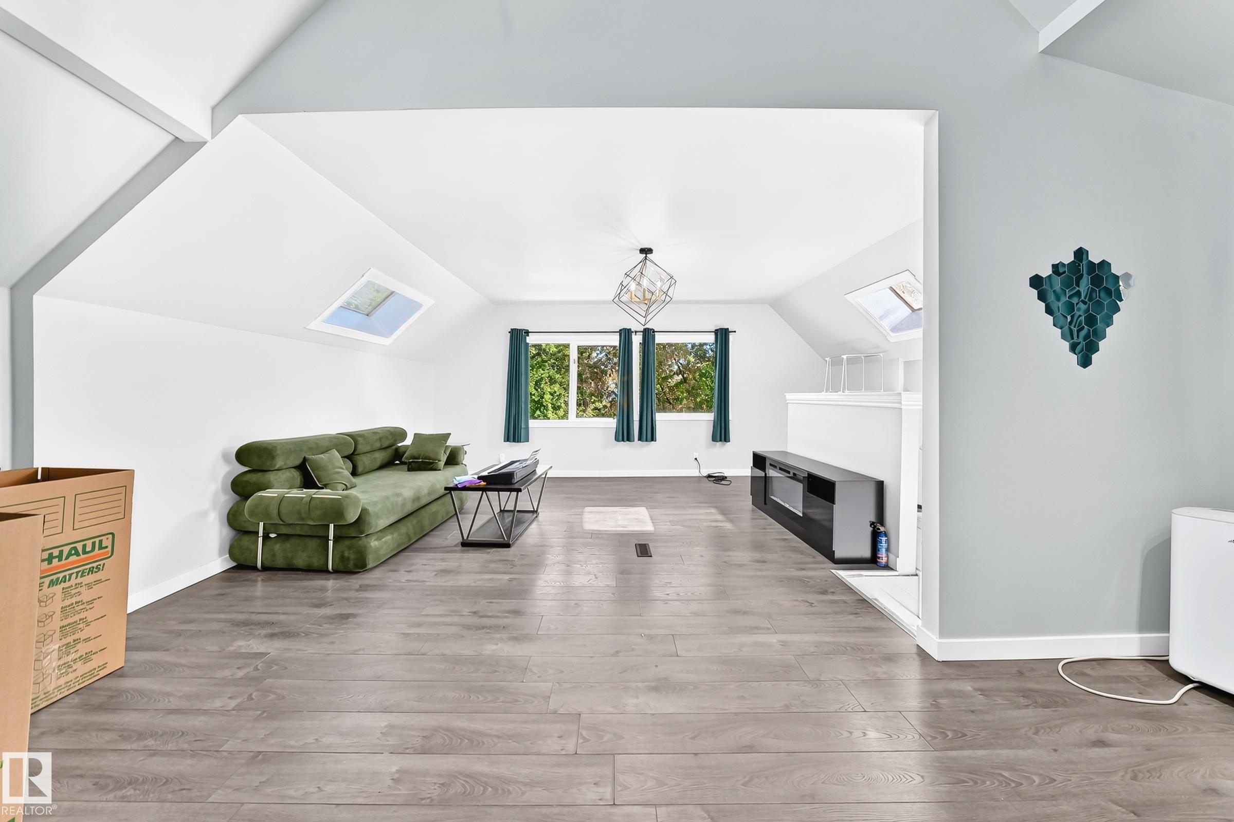 https://zimg.paragon.ice.com/ParagonImages/Property/PM/RAE/225423384/40/0/0/931217a63ab4ae51e3bc5c1a63880873/1/55b03bf71892dc080e0d1937c063689d/225423384-6b42cd8e-76c7-421d-954f-f3eea3c4adcb.JPG
