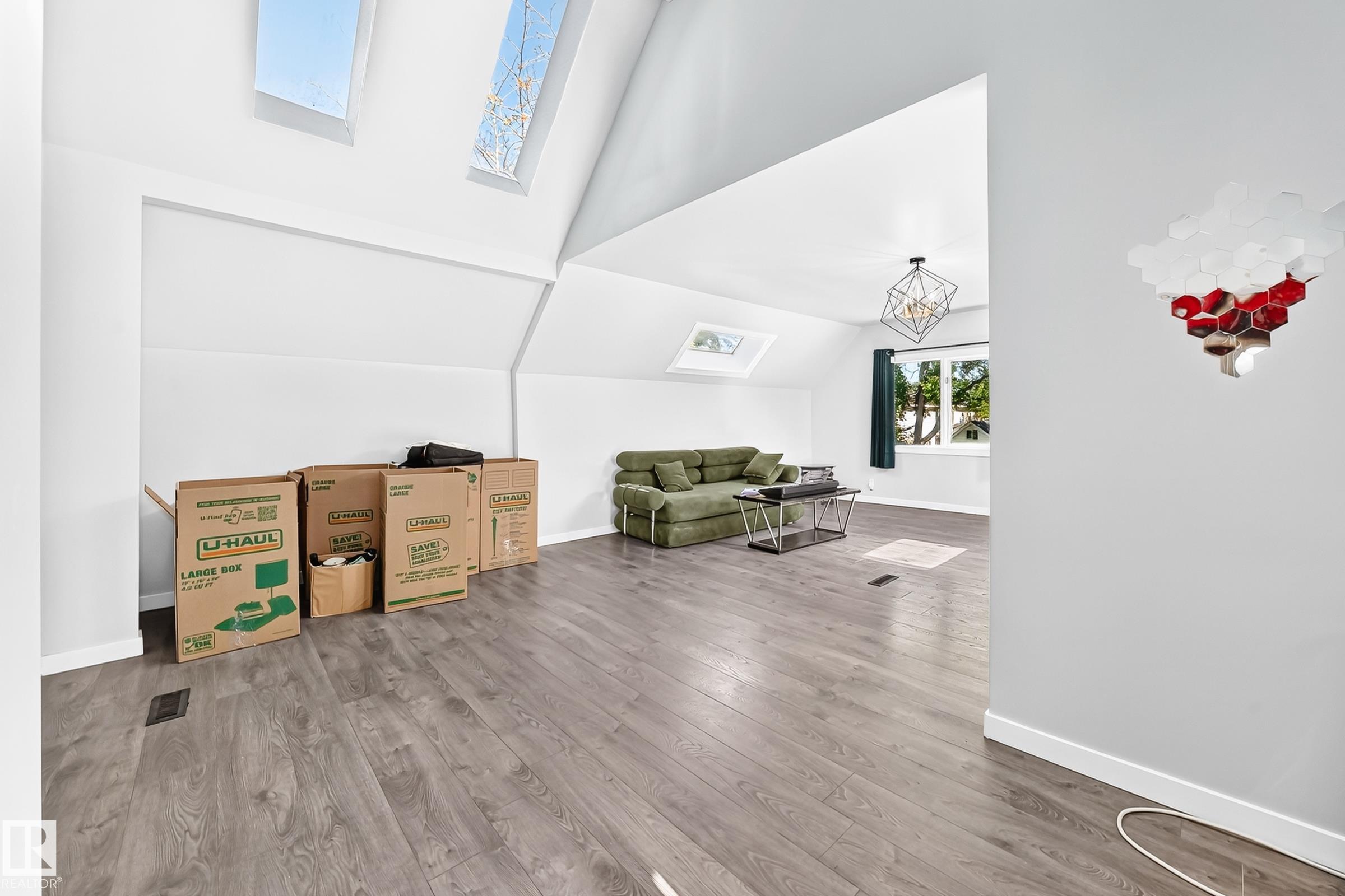 https://zimg.paragon.ice.com/ParagonImages/Property/PM/RAE/225423384/41/0/0/1fd8e3ef33ba6e5c20af8cbf6125e1a1/1/55b03bf71892dc080e0d1937c063689d/225423384-4dd8f1ce-7538-413f-a482-6f0cc50a41c7.JPG