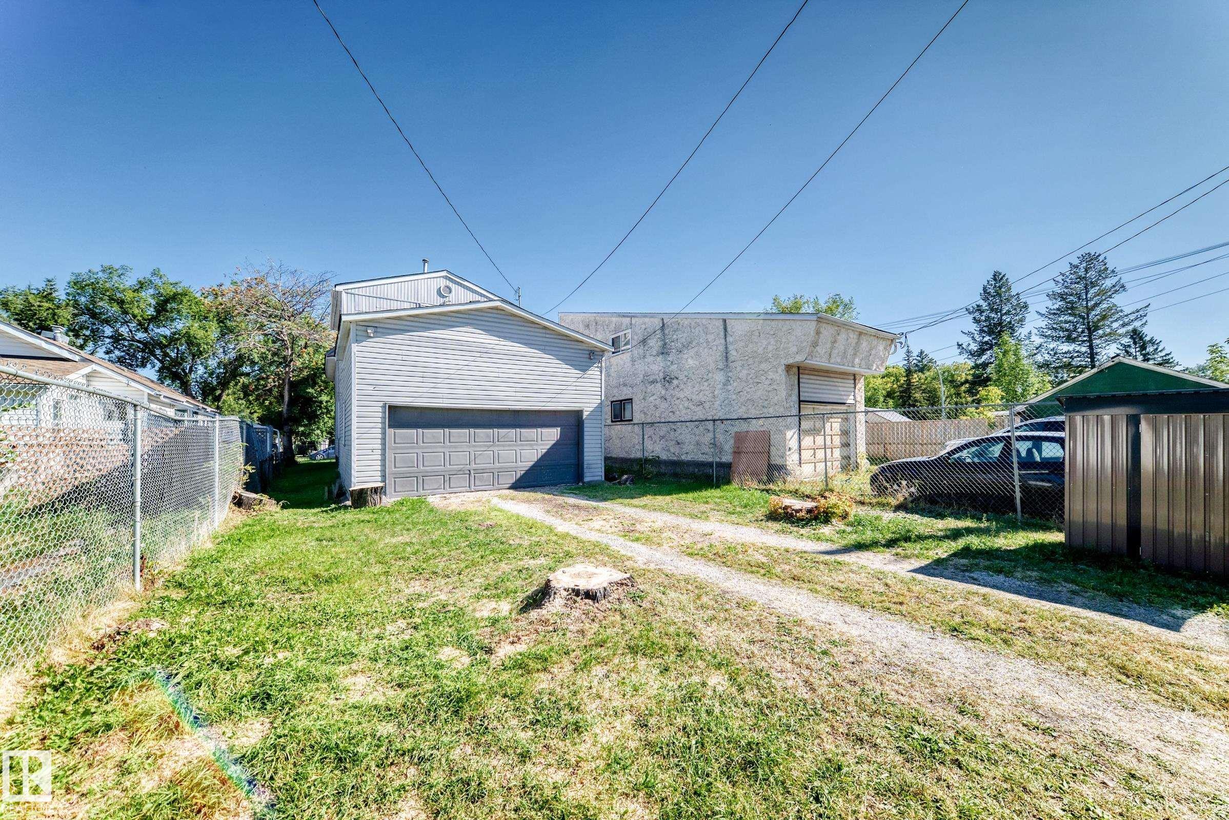 https://zimg.paragon.ice.com/ParagonImages/Property/PM/RAE/225423384/48/0/0/eff5be6a7f81de7def85d90bb304db52/1/55b03bf71892dc080e0d1937c063689d/225423384-9777c135-3a9a-48fe-9d99-51638da1985e.JPG