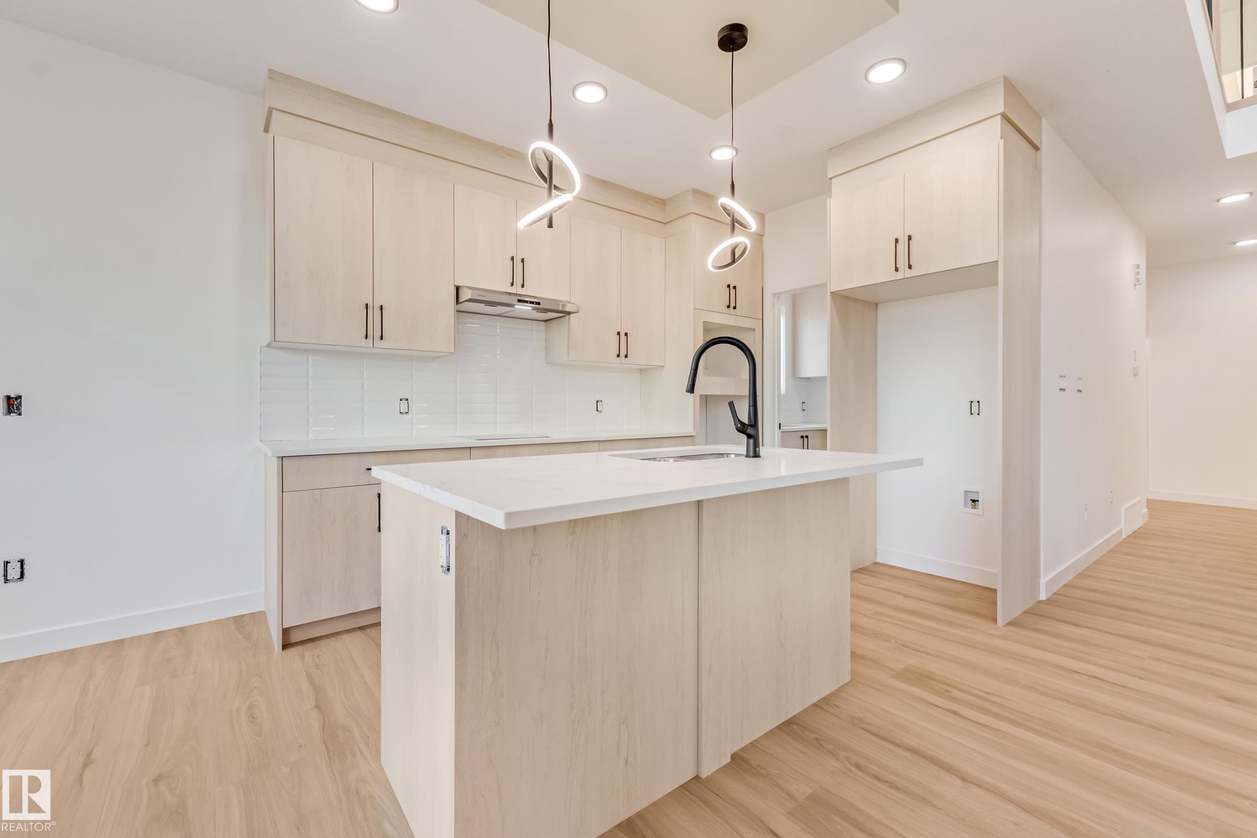 https://zimg.paragon.ice.com/ParagonImages/Property/PM/RAE/225423585/12/0/0/545563ec876bc171bb2be110e222f97c/1/85237072c2b18cba95dd384de0d7096d/225423585-5ad0d0a3-3bc9-4fd3-96f5-abe3cdf824e2.JPG
