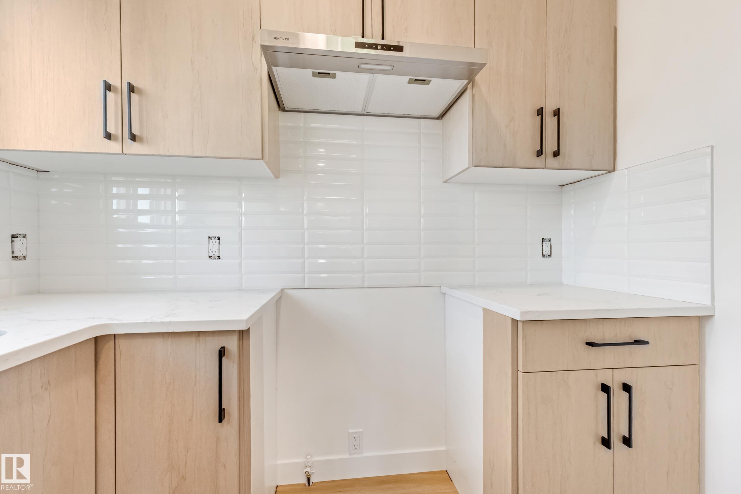 https://zimg.paragon.ice.com/ParagonImages/Property/PM/RAE/225423585/15/0/0/e513dbfeb4ee67fafc1532086e93b330/1/85237072c2b18cba95dd384de0d7096d/225423585-d059beed-3954-487c-8660-b68445f111e5.JPG