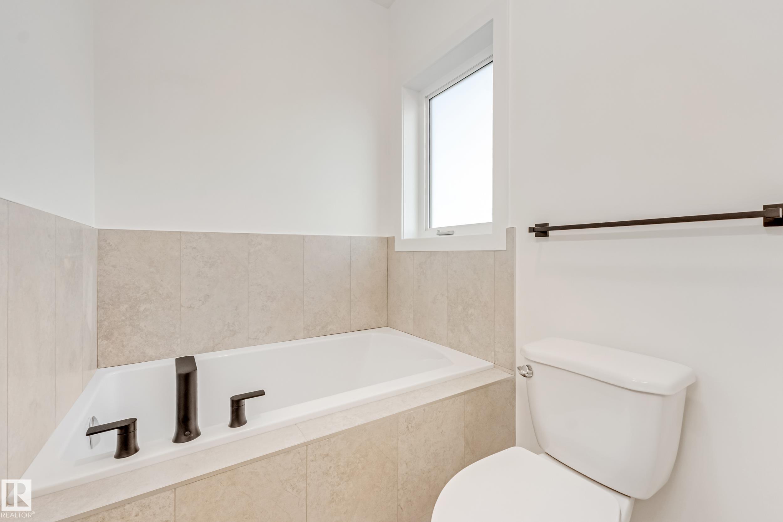 https://zimg.paragon.ice.com/ParagonImages/Property/PM/RAE/225423585/36/0/0/ede4780a8175c3c5b7b0d30496bf8fed/1/85237072c2b18cba95dd384de0d7096d/225423585-f70510eb-2988-45dc-9812-21949ef99479.JPG