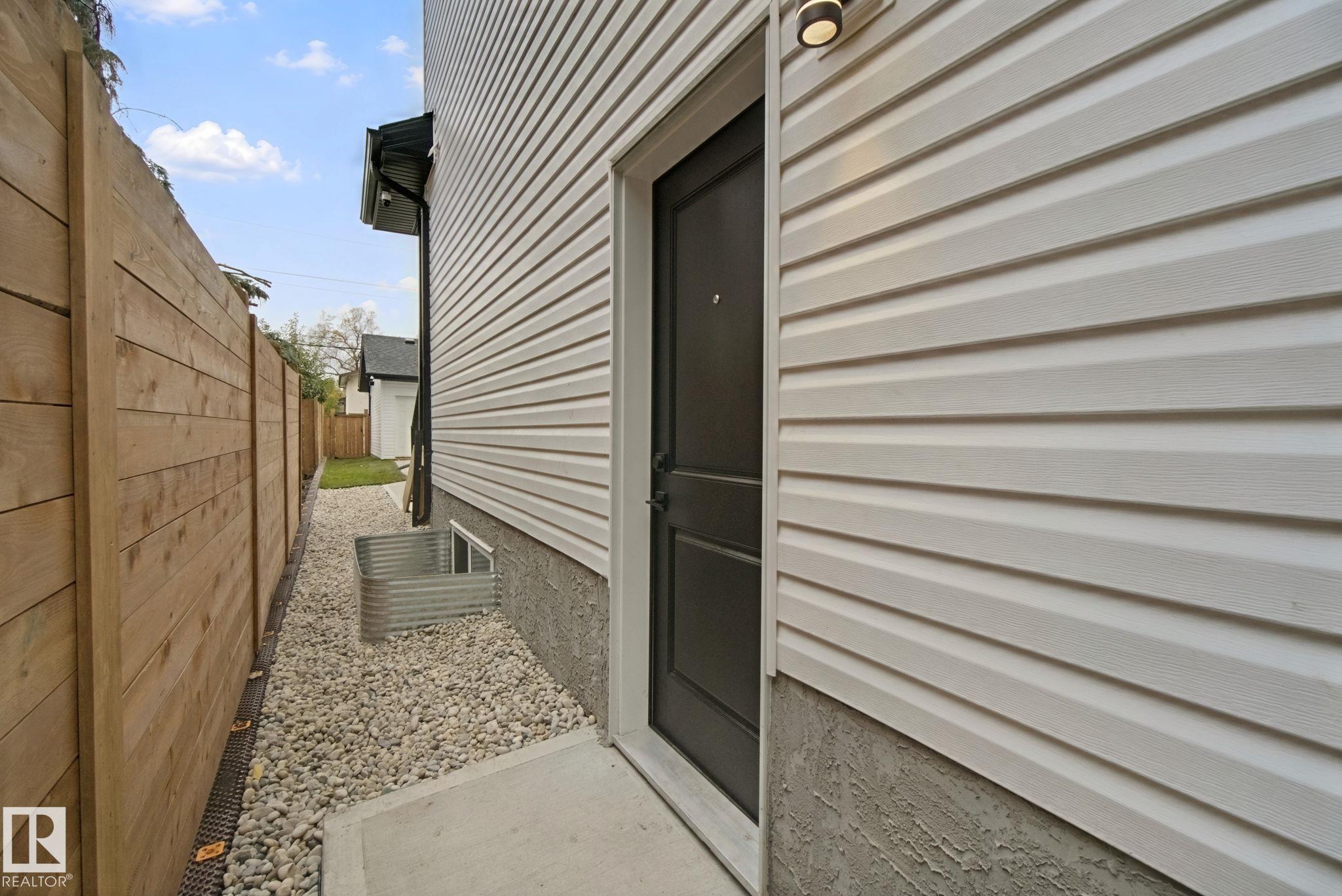 Photo 39 at 11320 91 Street NW, Alberta Avenue, Edmonton
