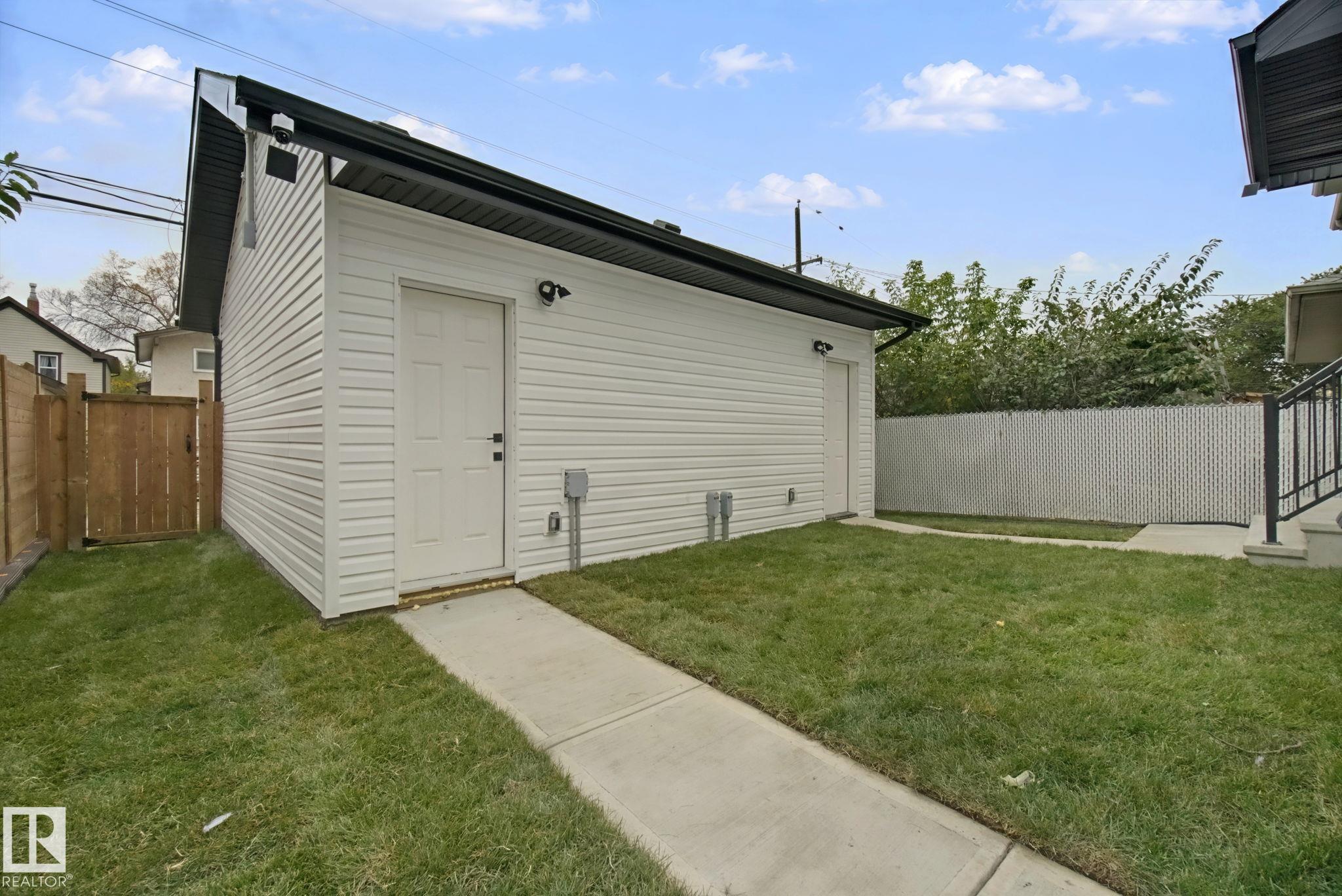 Photo 43 at 11320 91 Street NW, Alberta Avenue, Edmonton