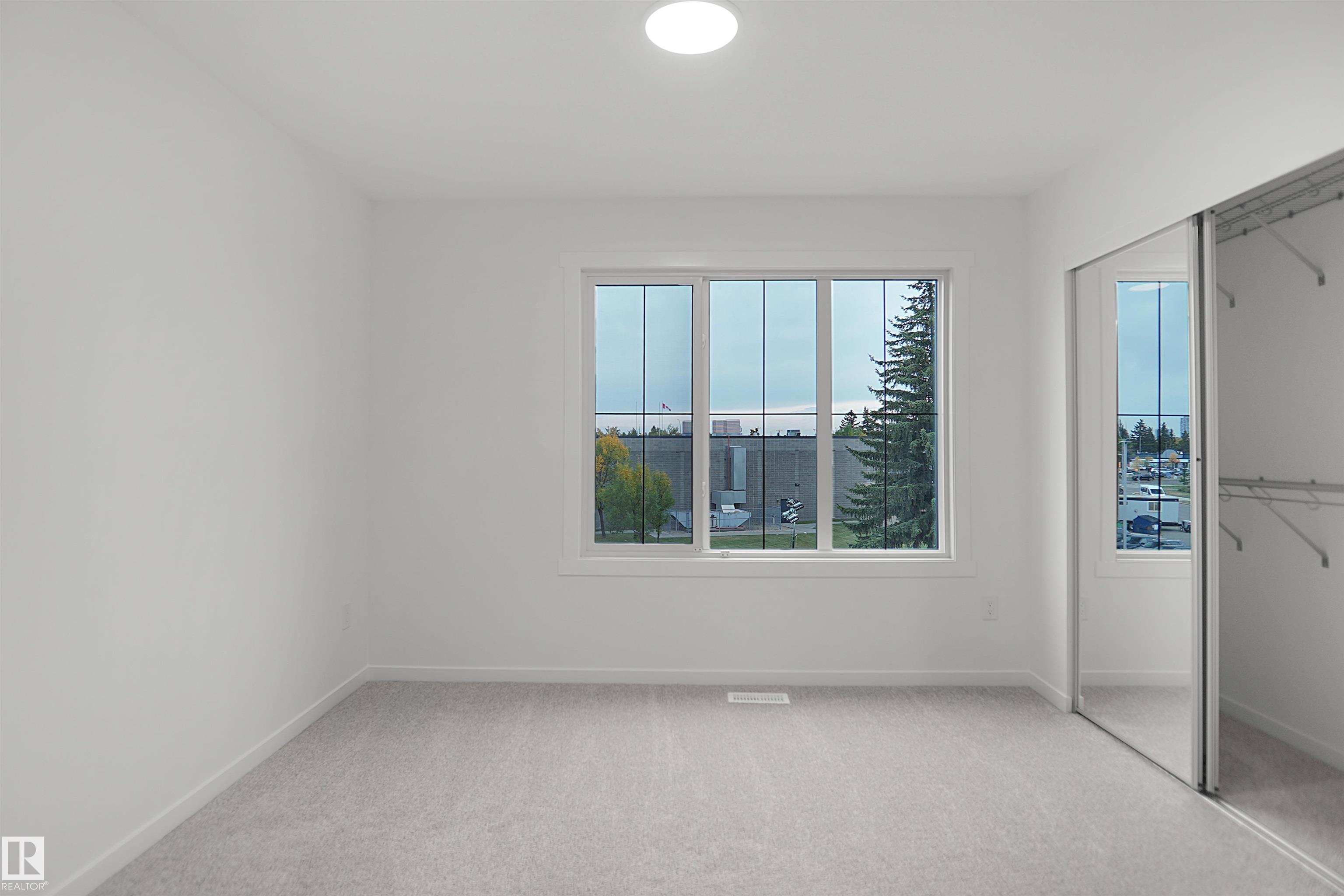 https://zimg.paragon.ice.com/ParagonImages/Property/PM/RAE/225423613/18/0/0/f98591295144139aa4ea462112e163ae/1/3891ed5c0d5ea21ae50f130ffa8dc753/225423613-28ce5924-7bda-4ddc-adf4-31d1252a98e0.JPG
