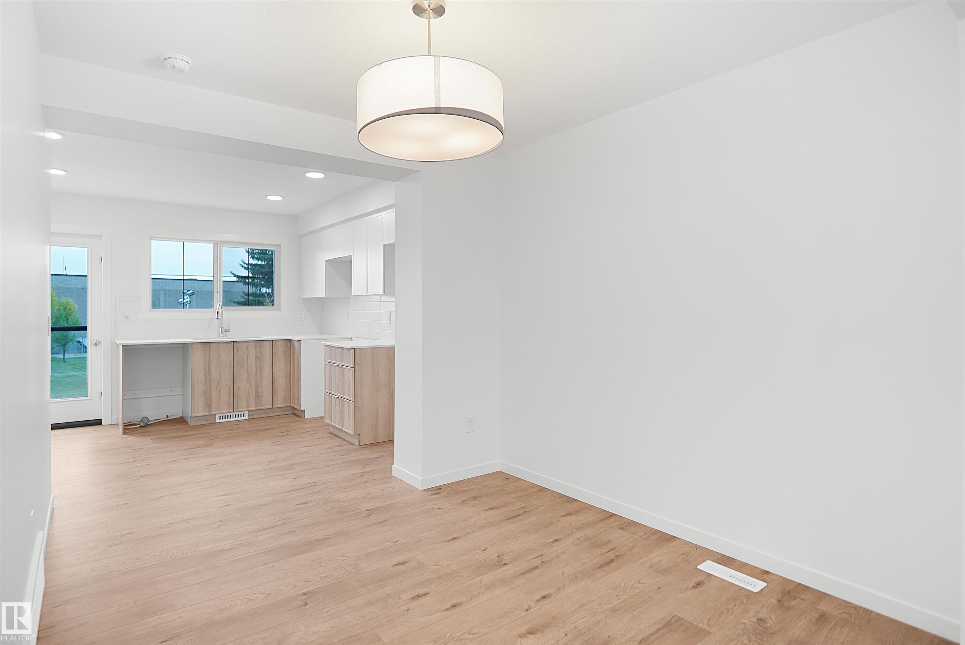 https://zimg.paragon.ice.com/ParagonImages/Property/PM/RAE/225423613/8/0/0/46043fd6a0879c6487c7f9661b445cd8/1/3891ed5c0d5ea21ae50f130ffa8dc753/225423613-c378ec5f-cd7a-4cd5-8067-62345502d79a.JPG