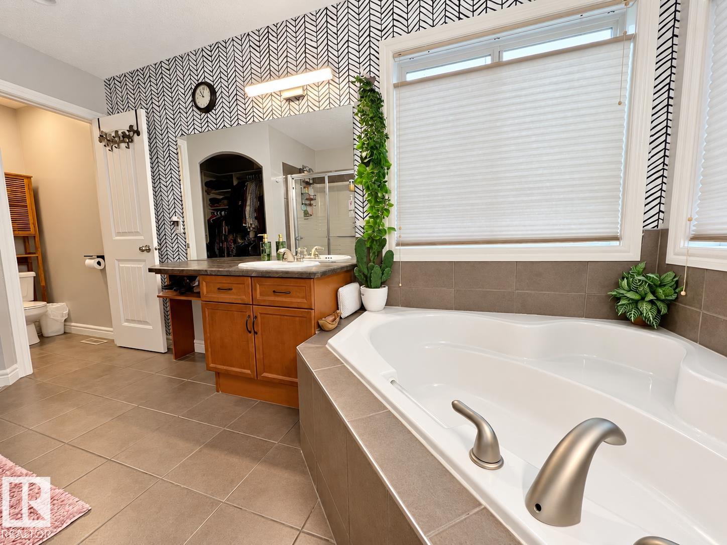 https://zimg.paragon.ice.com/ParagonImages/Property/PM/RAE/225423635/17/0/0/f6897b0d10b6114063c48893ee128353/1/20478d4b0edb249c8610e1be972c81e8/225423635-a78984d9-90ed-4531-8006-9af646d49bdc.JPG